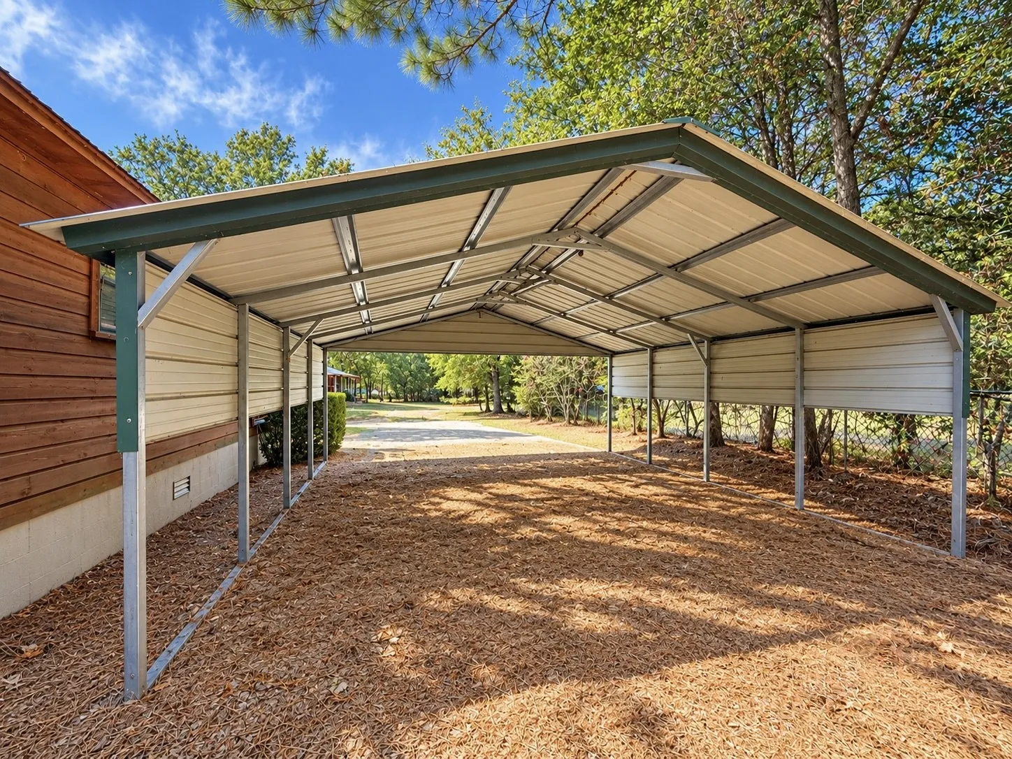 Single Family Residence For Sale in Hunt County , 1420 Arrowhead Drive, West Tawakoni, Texas 75474, 2 Bedroom, 2 Bathroom, Garage spaces, 1,200 Sqft, built in 2002, mls#21394892, Real Estate Agent in West Tawakoni, Homes For Sale in Hunt county, Homes For Sale in West Tawakoni, Realtor in West Tawakoni Texas, Real Estate Brokerage Independent Realty Texas, Luminita Cordes Realtor