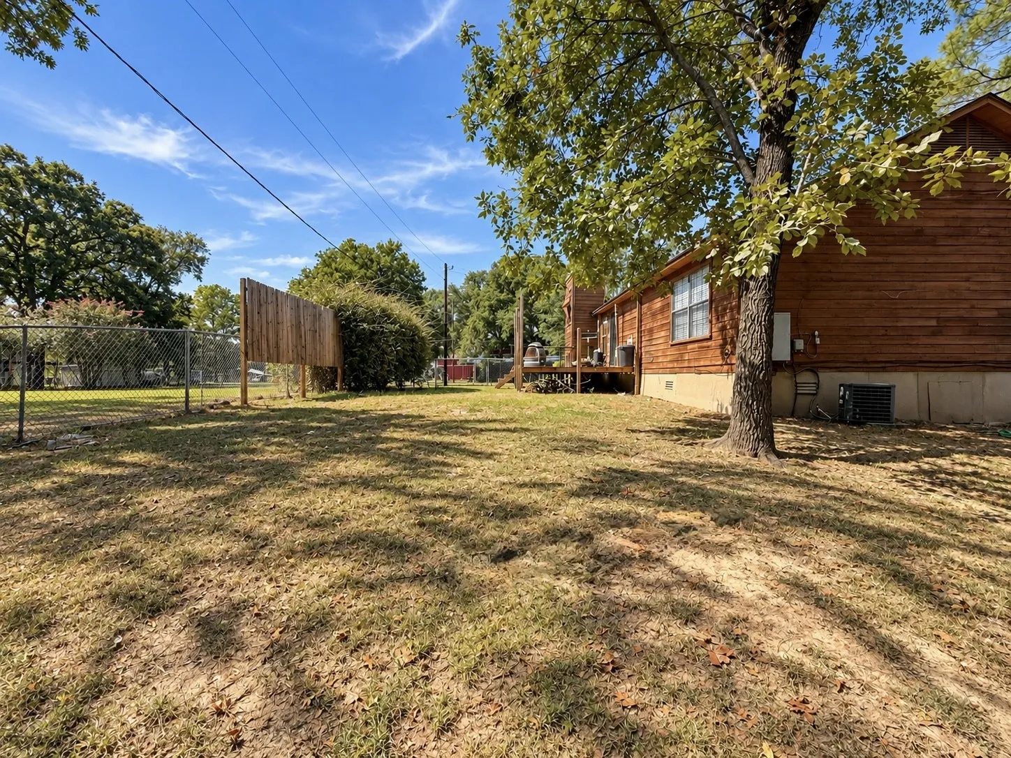Single Family Residence For Sale in Hunt County , 1420 Arrowhead Drive, West Tawakoni, Texas 75474, 2 Bedroom, 2 Bathroom, Garage spaces, 1,200 Sqft, built in 2002, mls#21394892, Real Estate Agent in West Tawakoni, Homes For Sale in Hunt county, Homes For Sale in West Tawakoni, Realtor in West Tawakoni Texas, Real Estate Brokerage Independent Realty Texas, Luminita Cordes Realtor