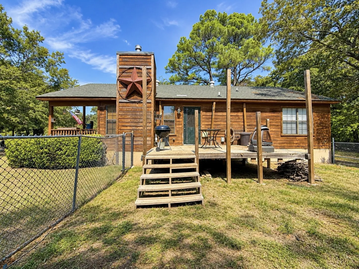 Single Family Residence For Sale in Hunt County , 1420 Arrowhead Drive, West Tawakoni, Texas 75474, 2 Bedroom, 2 Bathroom, Garage spaces, 1,200 Sqft, built in 2002, mls#21394892, Real Estate Agent in West Tawakoni, Homes For Sale in Hunt county, Homes For Sale in West Tawakoni, Realtor in West Tawakoni Texas, Real Estate Brokerage Independent Realty Texas, Luminita Cordes Realtor