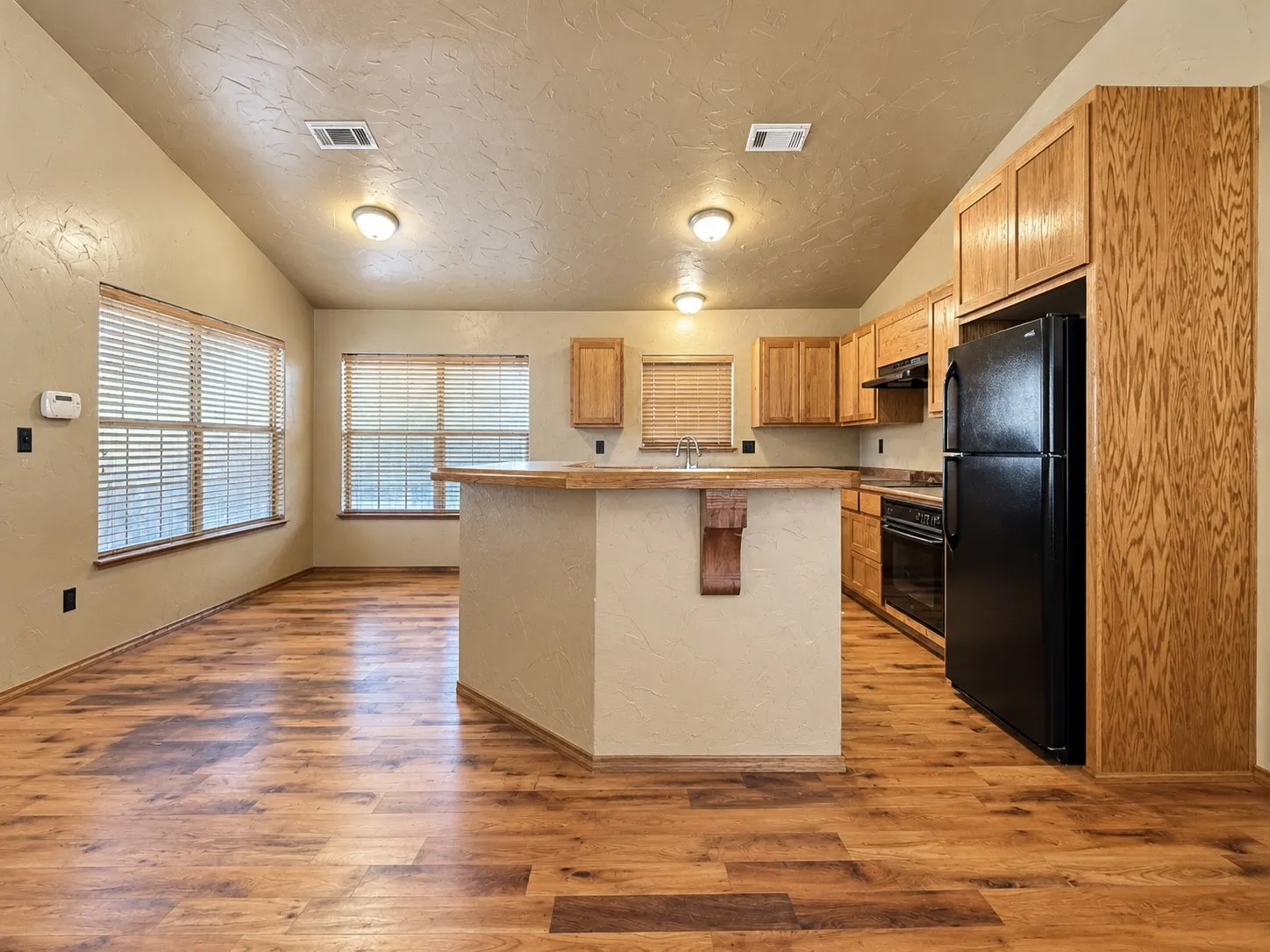 Single Family Residence For Sale in Hunt County , 1420 Arrowhead Drive, West Tawakoni, Texas 75474, 2 Bedroom, 2 Bathroom, Garage spaces, 1,200 Sqft, built in 2002, mls#21394892, Real Estate Agent in West Tawakoni, Homes For Sale in Hunt county, Homes For Sale in West Tawakoni, Realtor in West Tawakoni Texas, Real Estate Brokerage Independent Realty Texas, Luminita Cordes Realtor