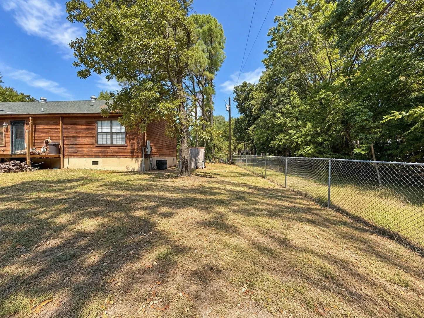 Single Family Residence For Sale in Hunt County , 1420 Arrowhead Drive, West Tawakoni, Texas 75474, 2 Bedroom, 2 Bathroom, Garage spaces, 1,200 Sqft, built in 2002, mls#21394892, Real Estate Agent in West Tawakoni, Homes For Sale in Hunt county, Homes For Sale in West Tawakoni, Realtor in West Tawakoni Texas, Real Estate Brokerage Independent Realty Texas, Luminita Cordes Realtor