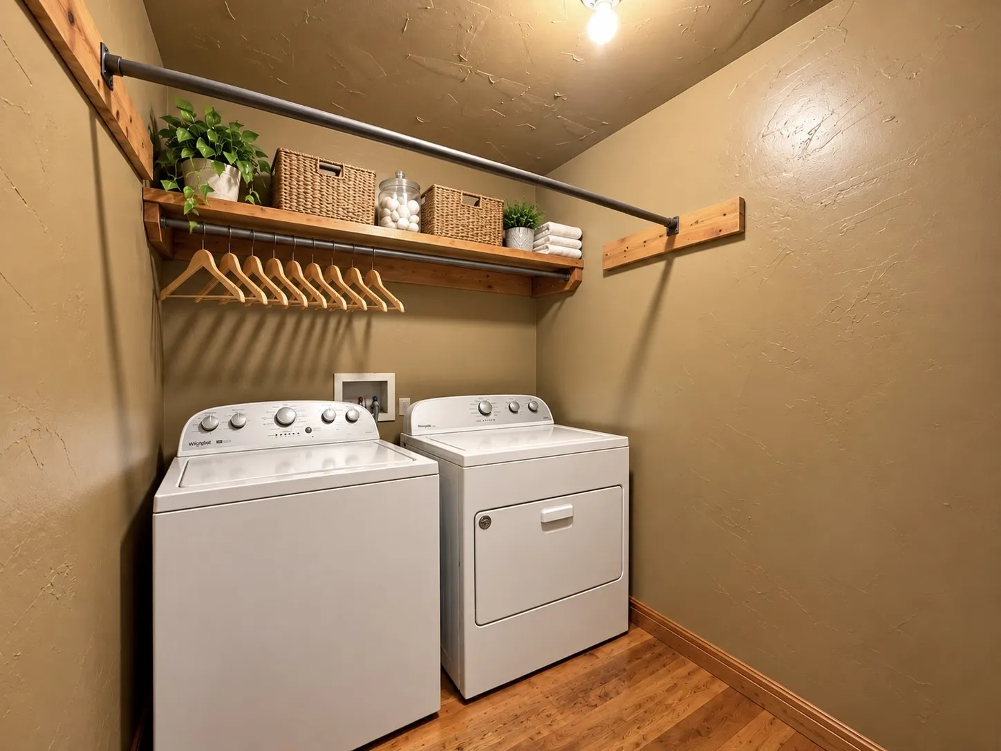 Single Family Residence For Sale in Hunt County , 1420 Arrowhead Drive, West Tawakoni, Texas 75474, 2 Bedroom, 2 Bathroom, Garage spaces, 1,200 Sqft, built in 2002, mls#21394892, Real Estate Agent in West Tawakoni, Homes For Sale in Hunt county, Homes For Sale in West Tawakoni, Realtor in West Tawakoni Texas, Real Estate Brokerage Independent Realty Texas, Luminita Cordes Realtor
