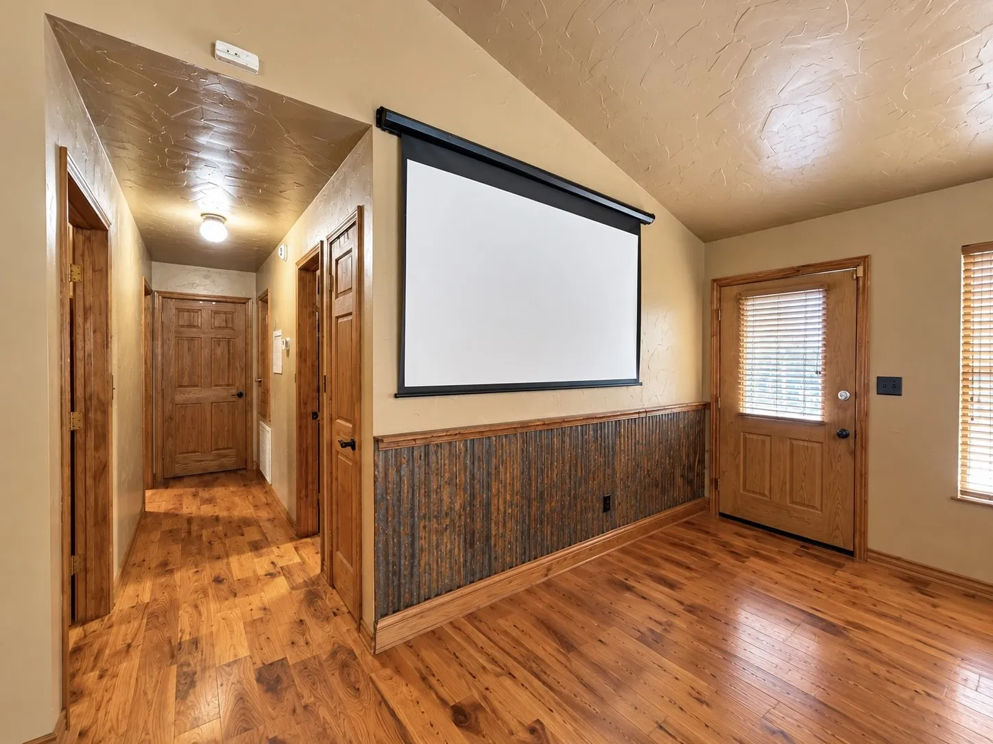 Single Family Residence For Sale in Hunt County , 1420 Arrowhead Drive, West Tawakoni, Texas 75474, 2 Bedroom, 2 Bathroom, Garage spaces, 1,200 Sqft, built in 2002, mls#21394892, Real Estate Agent in West Tawakoni, Homes For Sale in Hunt county, Homes For Sale in West Tawakoni, Realtor in West Tawakoni Texas, Real Estate Brokerage Independent Realty Texas, Luminita Cordes Realtor