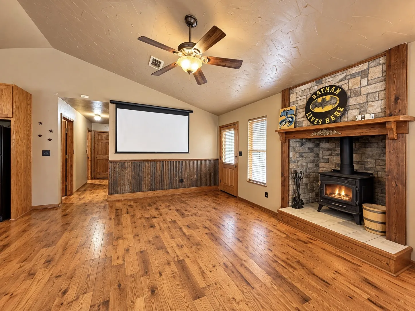 Single Family Residence For Sale in Hunt County , 1420 Arrowhead Drive, West Tawakoni, Texas 75474, 2 Bedroom, 2 Bathroom, Garage spaces, 1,200 Sqft, built in 2002, mls#21394892, Real Estate Agent in West Tawakoni, Homes For Sale in Hunt county, Homes For Sale in West Tawakoni, Realtor in West Tawakoni Texas, Real Estate Brokerage Independent Realty Texas, Luminita Cordes Realtor