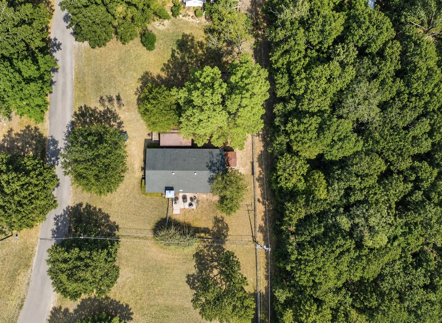 Single Family Residence For Sale in Hunt County , 1420 Arrowhead Drive, West Tawakoni, Texas 75474, 2 Bedroom, 2 Bathroom, Garage spaces, 1,200 Sqft, built in 2002, mls#21394892, Real Estate Agent in West Tawakoni, Homes For Sale in Hunt county, Homes For Sale in West Tawakoni, Realtor in West Tawakoni Texas, Real Estate Brokerage Independent Realty Texas, Luminita Cordes Realtor