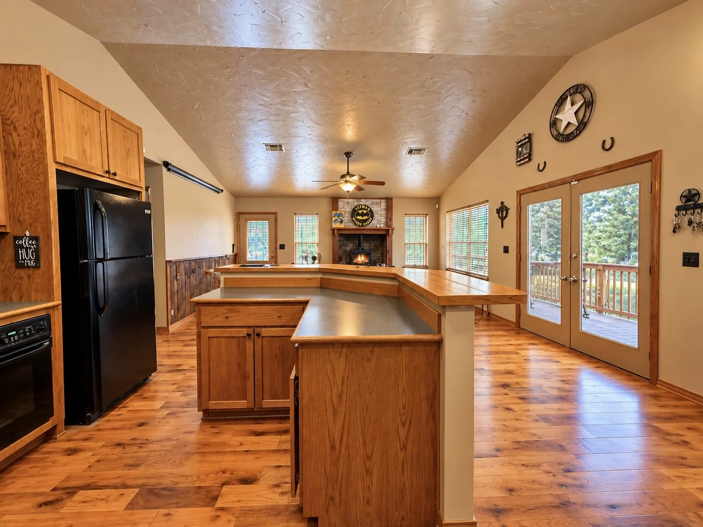 Single Family Residence For Sale in Hunt County , 1420 Arrowhead Drive, West Tawakoni, Texas 75474, 2 Bedroom, 2 Bathroom, Garage spaces, 1,200 Sqft, built in 2002, mls#21394892, Real Estate Agent in West Tawakoni, Homes For Sale in Hunt county, Homes For Sale in West Tawakoni, Realtor in West Tawakoni Texas, Real Estate Brokerage Independent Realty Texas, Luminita Cordes Realtor