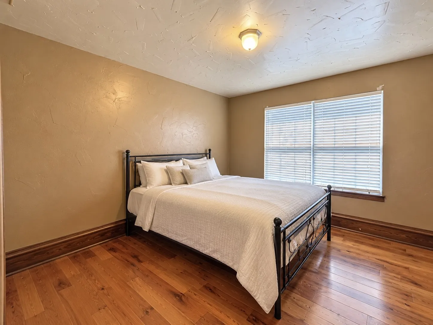 Single Family Residence For Sale in Hunt County , 1420 Arrowhead Drive, West Tawakoni, Texas 75474, 2 Bedroom, 2 Bathroom, Garage spaces, 1,200 Sqft, built in 2002, mls#21394892, Real Estate Agent in West Tawakoni, Homes For Sale in Hunt county, Homes For Sale in West Tawakoni, Realtor in West Tawakoni Texas, Real Estate Brokerage Independent Realty Texas, Luminita Cordes Realtor