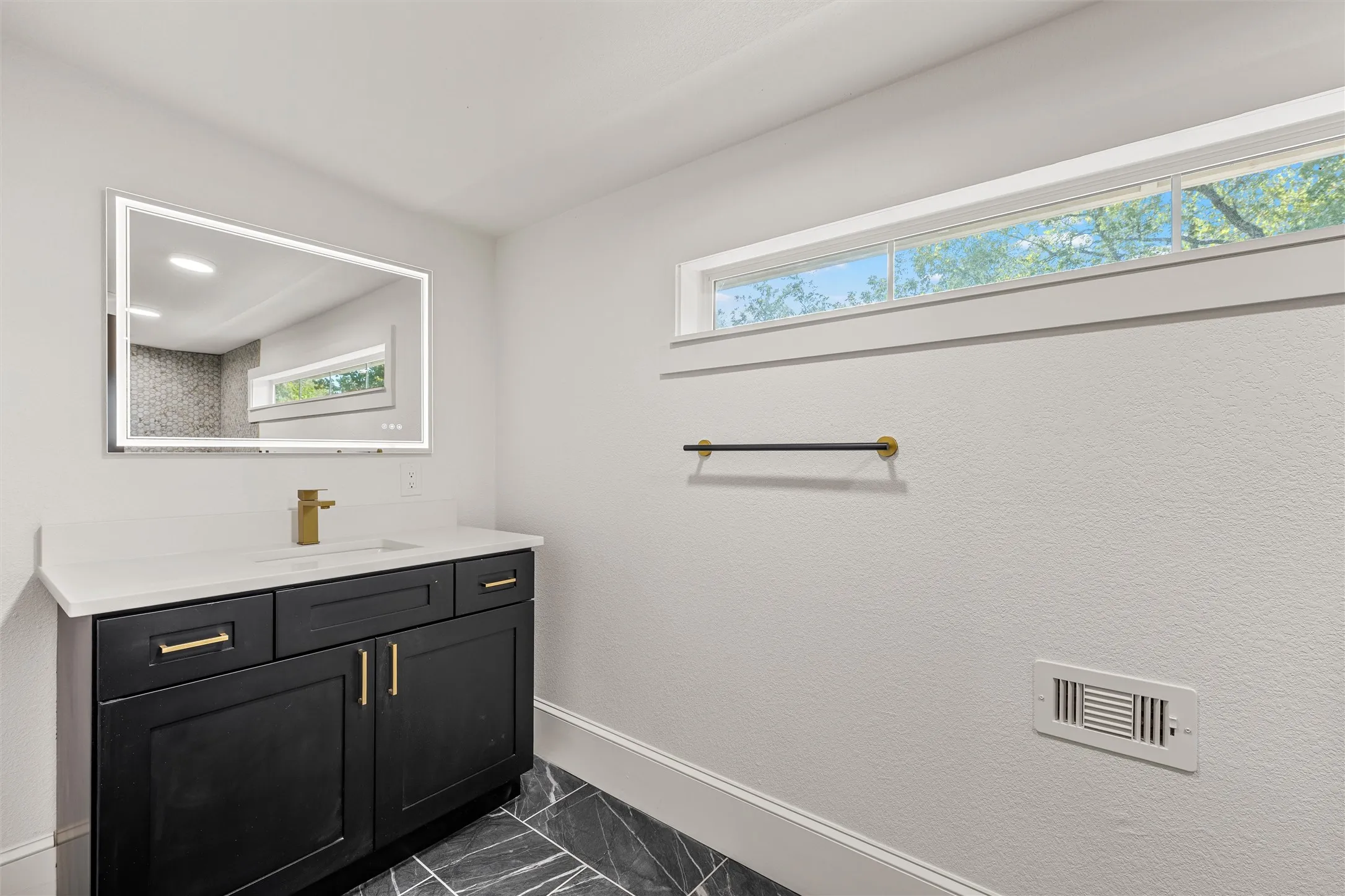 Single Family Residence For Sale in Mc Lennan County , 716 N 14th Street, Waco, Texas 76707, 5 Bedroom, 3 Bathroom, Garage spaces, 2,020 Sqft, built in 1930, mls#21394816, Real Estate Agent in Waco, Homes For Sale in Mc Lennan county, Homes For Sale in Waco, Realtor in Waco Texas, Real Estate Brokerage Independent Realty Texas, Luminita Cordes Realtor