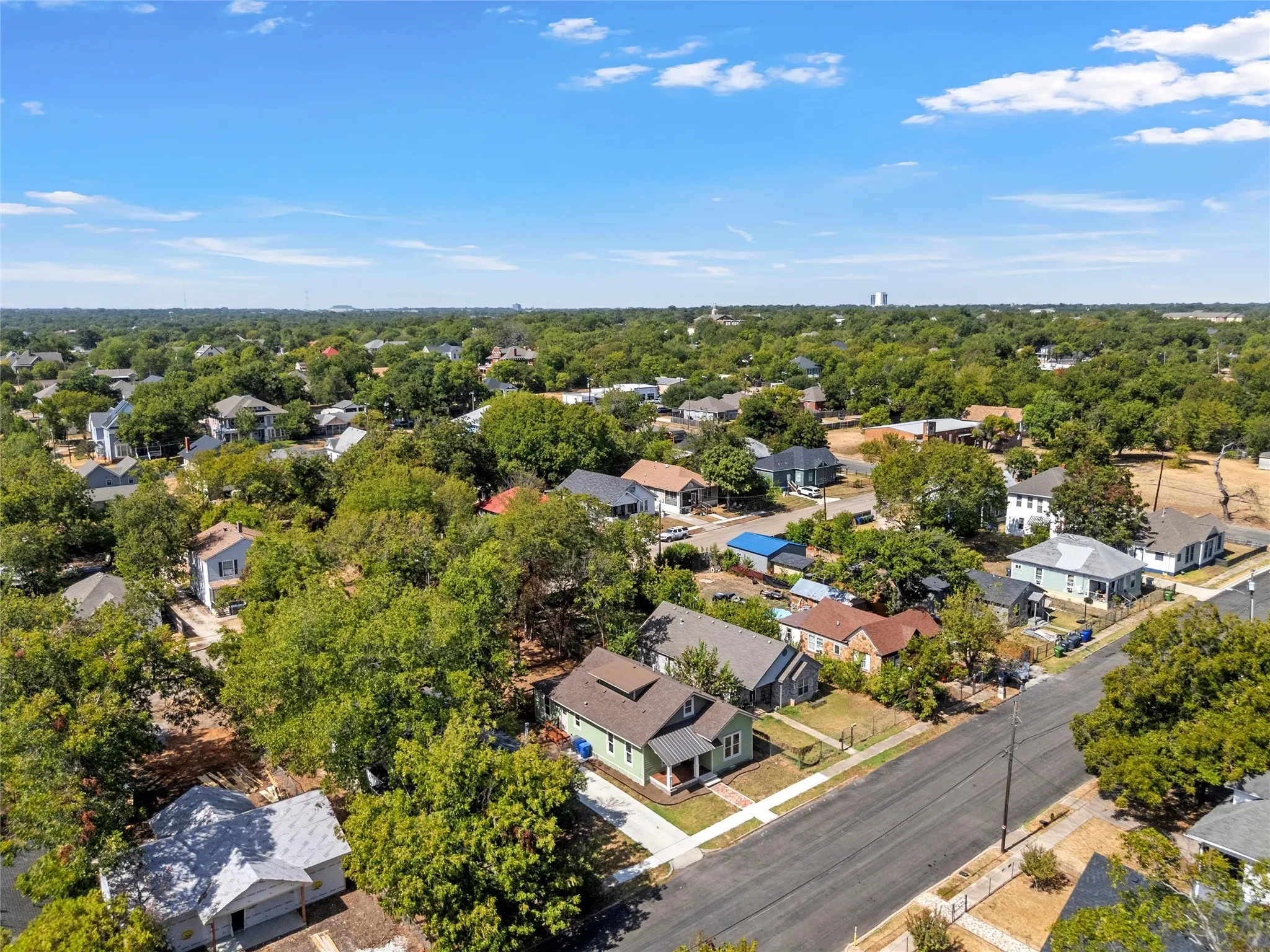 Single Family Residence For Sale in Mc Lennan County , 716 N 14th Street, Waco, Texas 76707, 5 Bedroom, 3 Bathroom, Garage spaces, 2,020 Sqft, built in 1930, mls#21394816, Real Estate Agent in Waco, Homes For Sale in Mc Lennan county, Homes For Sale in Waco, Realtor in Waco Texas, Real Estate Brokerage Independent Realty Texas, Luminita Cordes Realtor