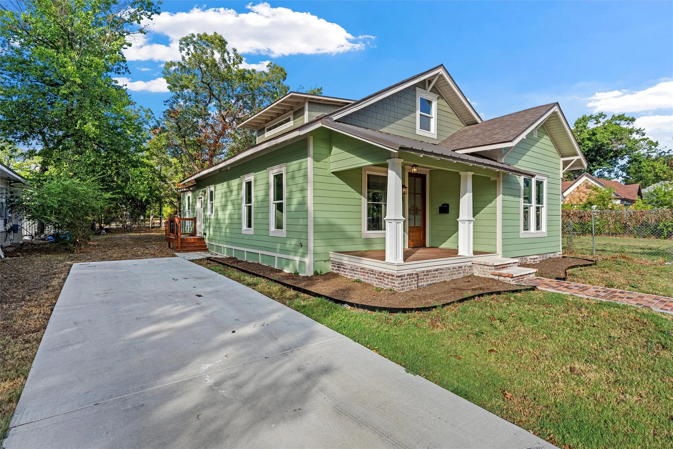 Single Family Residence For Sale in Mc Lennan County , 716 N 14th Street, Waco, Texas 76707, 5 Bedroom, 3 Bathroom, Garage spaces, 2,020 Sqft, built in 1930, mls#21394816, Real Estate Agent in Waco, Homes For Sale in Mc Lennan county, Homes For Sale in Waco, Realtor in Waco Texas, Real Estate Brokerage Independent Realty Texas, Luminita Cordes Realtor