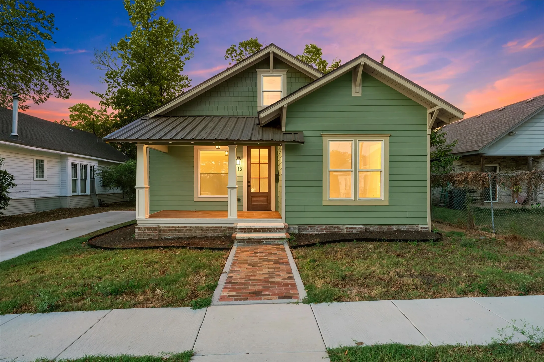 Single Family Residence For Sale in Mc Lennan County , 716 N 14th Street, Waco, Texas 76707, 5 Bedroom, 3 Bathroom, Garage spaces, 2,020 Sqft, built in 1930, mls#21394816, Real Estate Agent in Waco, Homes For Sale in Mc Lennan county, Homes For Sale in Waco, Realtor in Waco Texas, Real Estate Brokerage Independent Realty Texas, Luminita Cordes Realtor