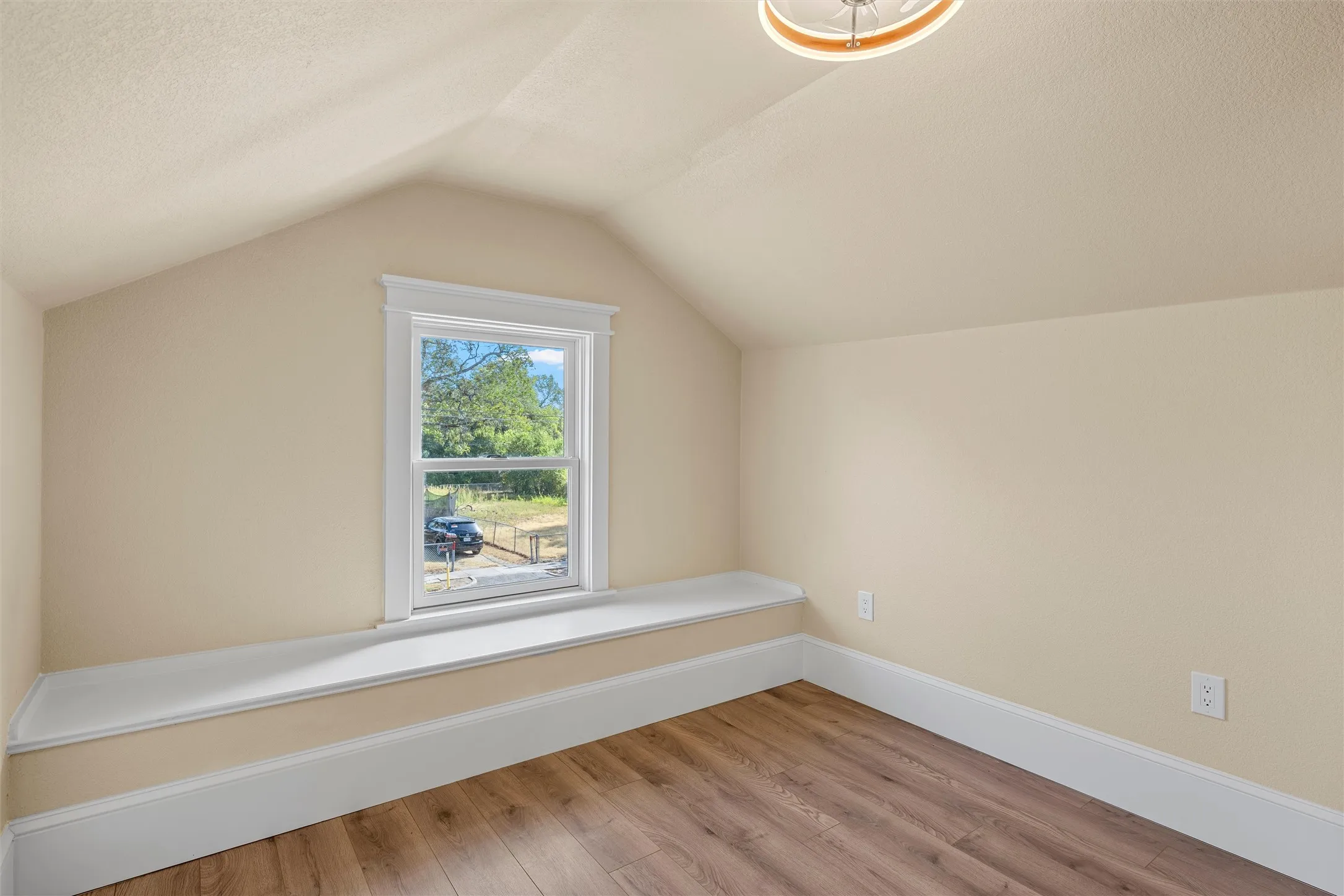 Single Family Residence For Sale in Mc Lennan County , 716 N 14th Street, Waco, Texas 76707, 5 Bedroom, 3 Bathroom, Garage spaces, 2,020 Sqft, built in 1930, mls#21394816, Real Estate Agent in Waco, Homes For Sale in Mc Lennan county, Homes For Sale in Waco, Realtor in Waco Texas, Real Estate Brokerage Independent Realty Texas, Luminita Cordes Realtor