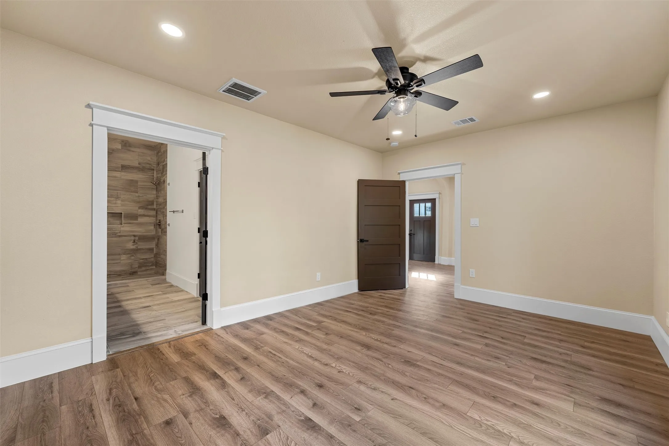 Single Family Residence For Sale in Mc Lennan County , 716 N 14th Street, Waco, Texas 76707, 5 Bedroom, 3 Bathroom, Garage spaces, 2,020 Sqft, built in 1930, mls#21394816, Real Estate Agent in Waco, Homes For Sale in Mc Lennan county, Homes For Sale in Waco, Realtor in Waco Texas, Real Estate Brokerage Independent Realty Texas, Luminita Cordes Realtor