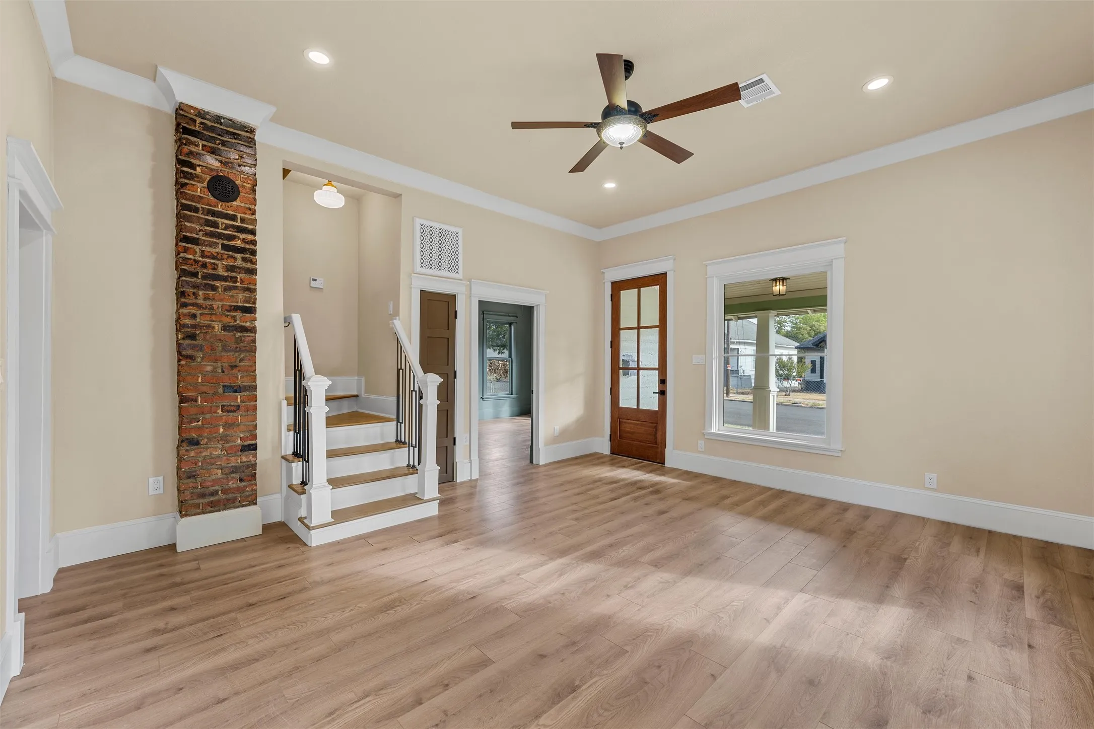 Single Family Residence For Sale in Mc Lennan County , 716 N 14th Street, Waco, Texas 76707, 5 Bedroom, 3 Bathroom, Garage spaces, 2,020 Sqft, built in 1930, mls#21394816, Real Estate Agent in Waco, Homes For Sale in Mc Lennan county, Homes For Sale in Waco, Realtor in Waco Texas, Real Estate Brokerage Independent Realty Texas, Luminita Cordes Realtor