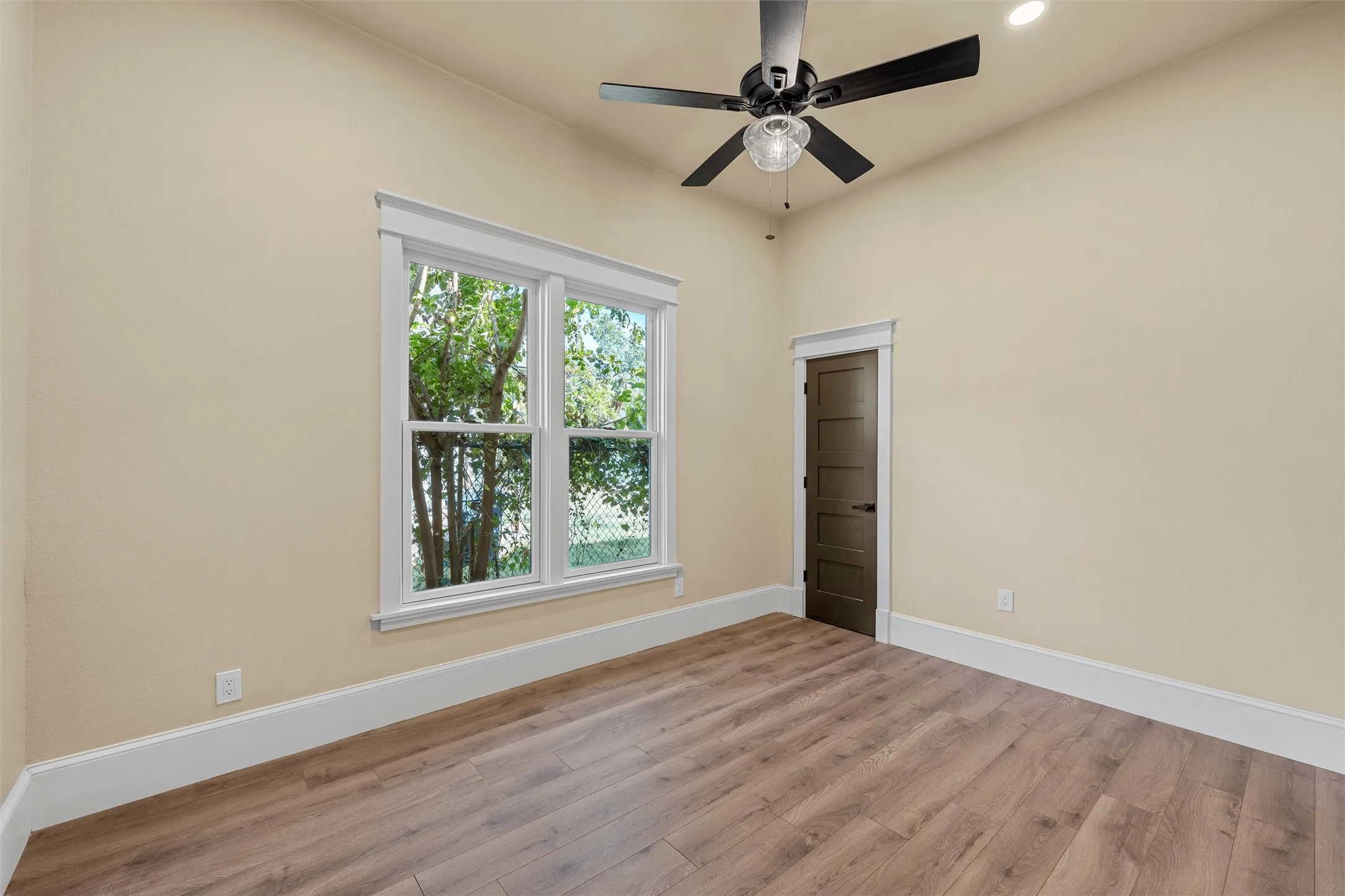 Single Family Residence For Sale in Mc Lennan County , 716 N 14th Street, Waco, Texas 76707, 5 Bedroom, 3 Bathroom, Garage spaces, 2,020 Sqft, built in 1930, mls#21394816, Real Estate Agent in Waco, Homes For Sale in Mc Lennan county, Homes For Sale in Waco, Realtor in Waco Texas, Real Estate Brokerage Independent Realty Texas, Luminita Cordes Realtor