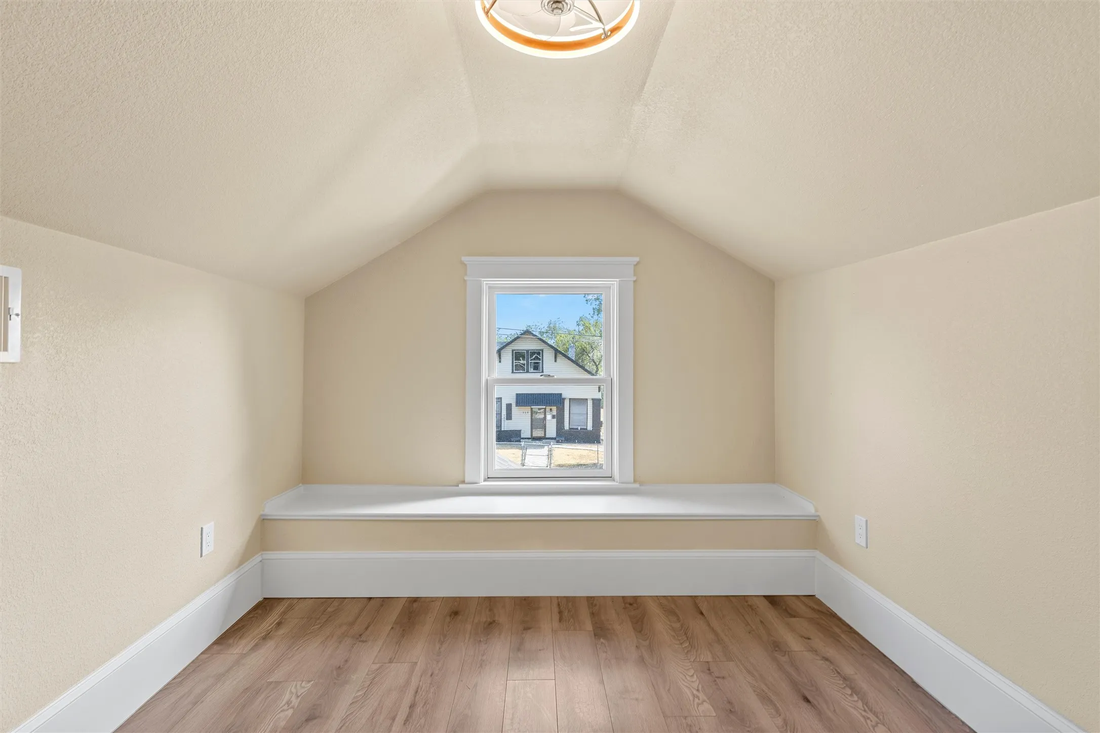 Single Family Residence For Sale in Mc Lennan County , 716 N 14th Street, Waco, Texas 76707, 5 Bedroom, 3 Bathroom, Garage spaces, 2,020 Sqft, built in 1930, mls#21394816, Real Estate Agent in Waco, Homes For Sale in Mc Lennan county, Homes For Sale in Waco, Realtor in Waco Texas, Real Estate Brokerage Independent Realty Texas, Luminita Cordes Realtor