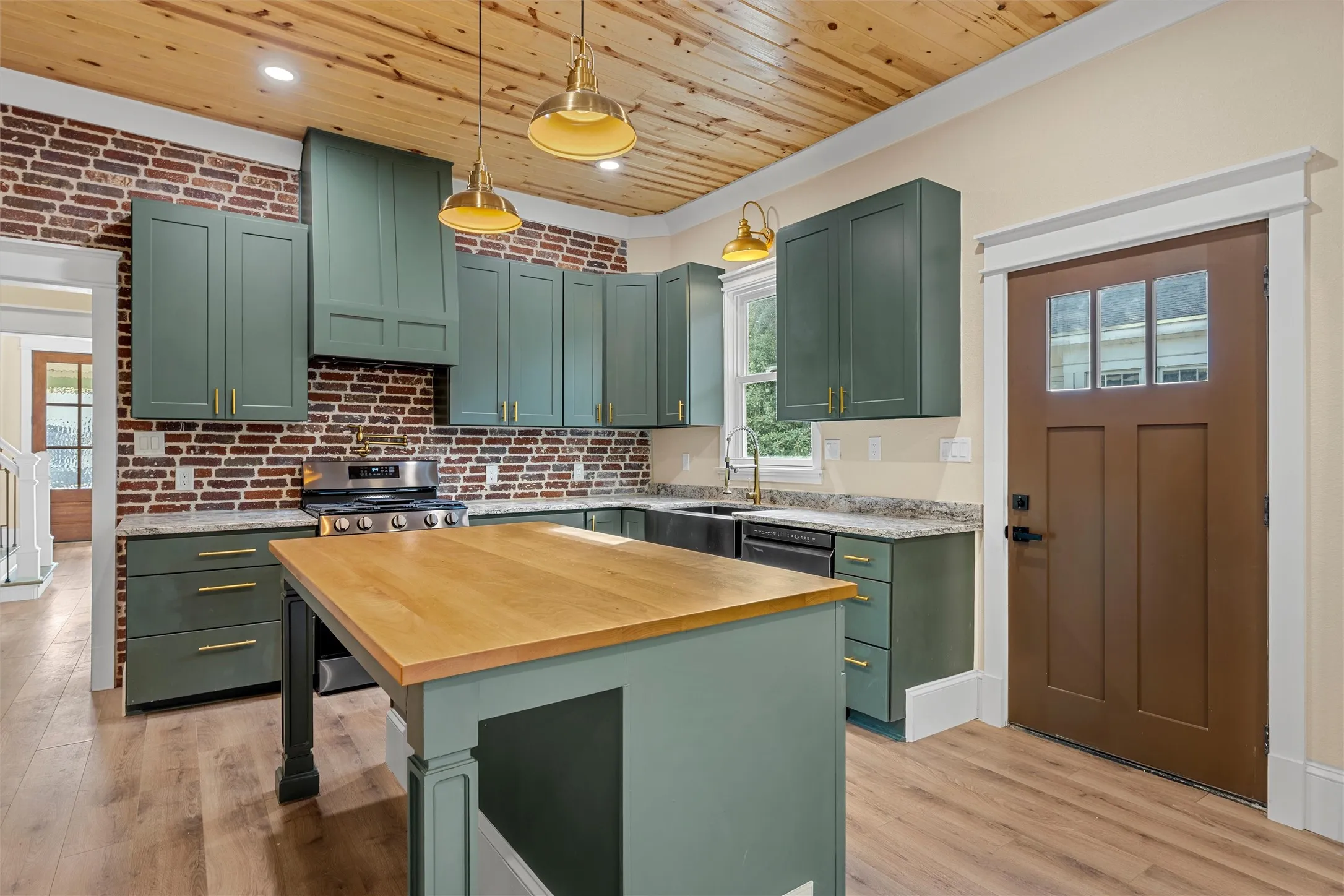 Single Family Residence For Sale in Mc Lennan County , 716 N 14th Street, Waco, Texas 76707, 5 Bedroom, 3 Bathroom, Garage spaces, 2,020 Sqft, built in 1930, mls#21394816, Real Estate Agent in Waco, Homes For Sale in Mc Lennan county, Homes For Sale in Waco, Realtor in Waco Texas, Real Estate Brokerage Independent Realty Texas, Luminita Cordes Realtor