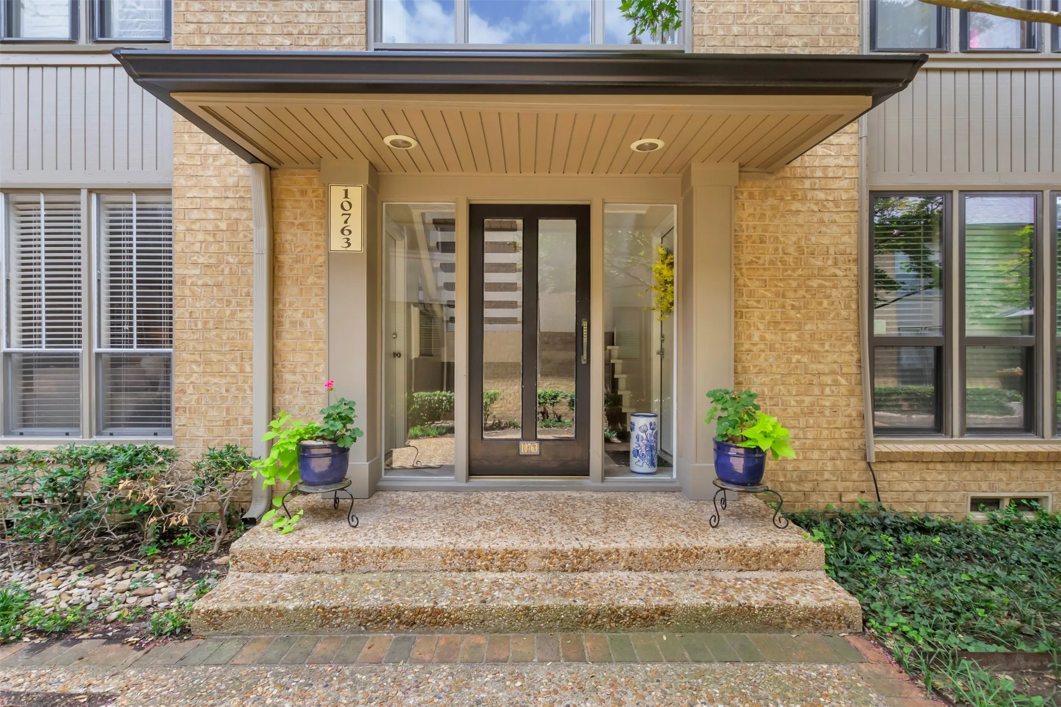 Condominium For Rent in Dallas County , 10763 Villager Road A, Dallas, Texas 75230, 2 Bedroom, 2 Bathroom, Garage spaces, 977 Sqft, built in 1969, mls#21395964, Real Estate Agent in Dallas, Homes For Rent in Dallas county, Homes For Rent in Dallas, Realtor in Dallas Texas, Real Estate Brokerage Independent Realty Texas, Luminita Cordes Realtor
