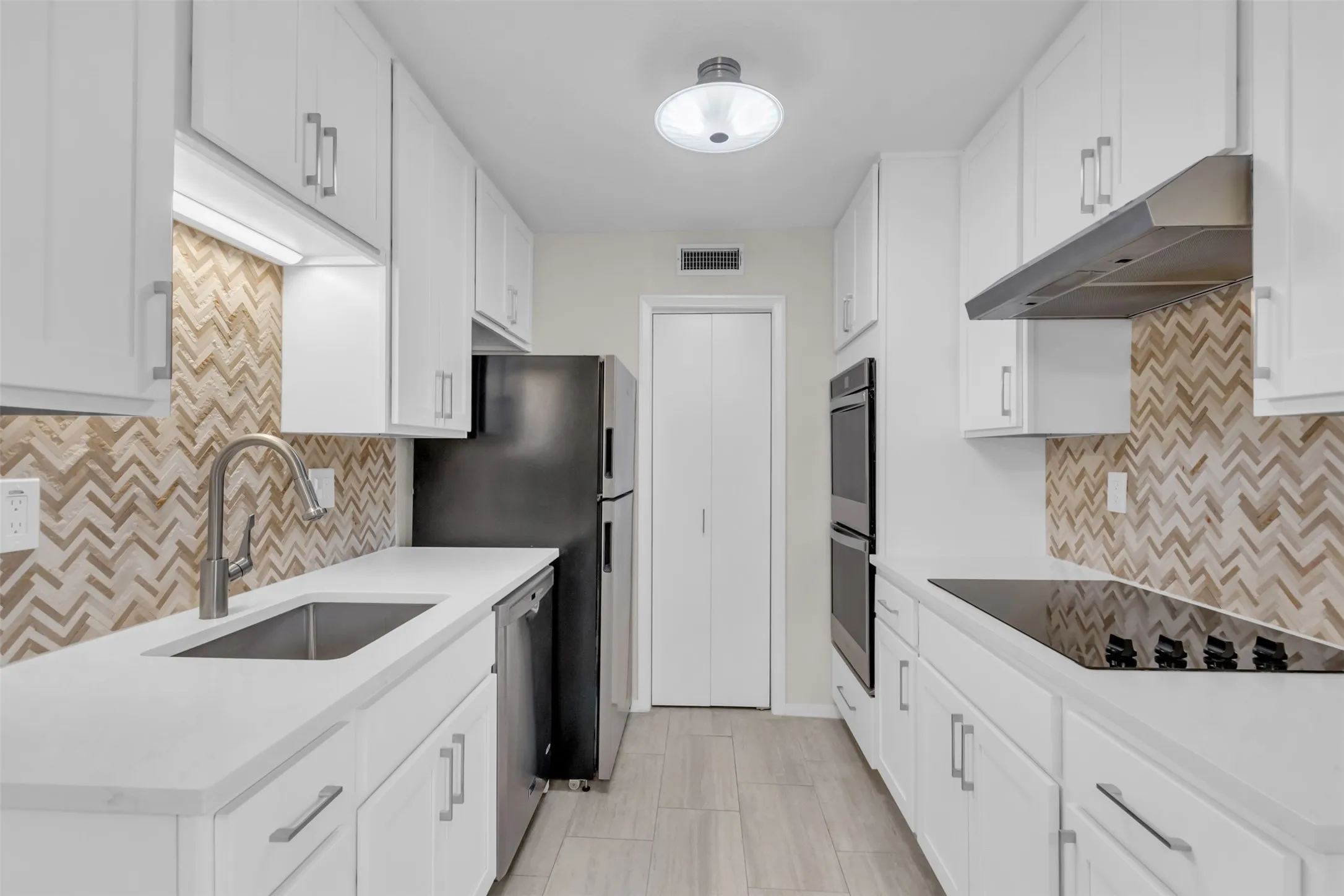 Condominium For Rent in Dallas County , 10763 Villager Road A, Dallas, Texas 75230, 2 Bedroom, 2 Bathroom, Garage spaces, 977 Sqft, built in 1969, mls#21395964, Real Estate Agent in Dallas, Homes For Rent in Dallas county, Homes For Rent in Dallas, Realtor in Dallas Texas, Real Estate Brokerage Independent Realty Texas, Luminita Cordes Realtor