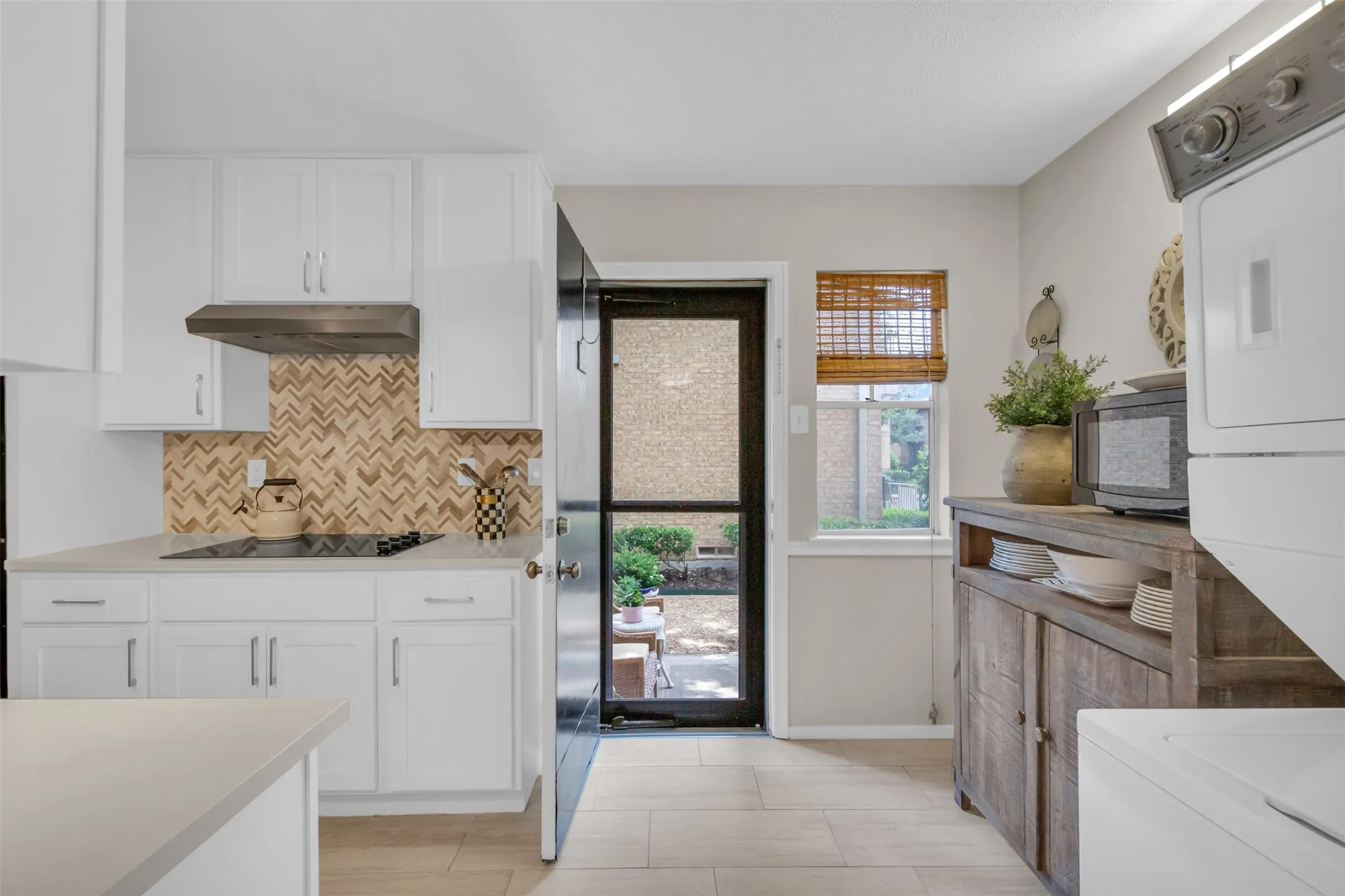 Condominium For Rent in Dallas County , 10763 Villager Road A, Dallas, Texas 75230, 2 Bedroom, 2 Bathroom, Garage spaces, 977 Sqft, built in 1969, mls#21395964, Real Estate Agent in Dallas, Homes For Rent in Dallas county, Homes For Rent in Dallas, Realtor in Dallas Texas, Real Estate Brokerage Independent Realty Texas, Luminita Cordes Realtor