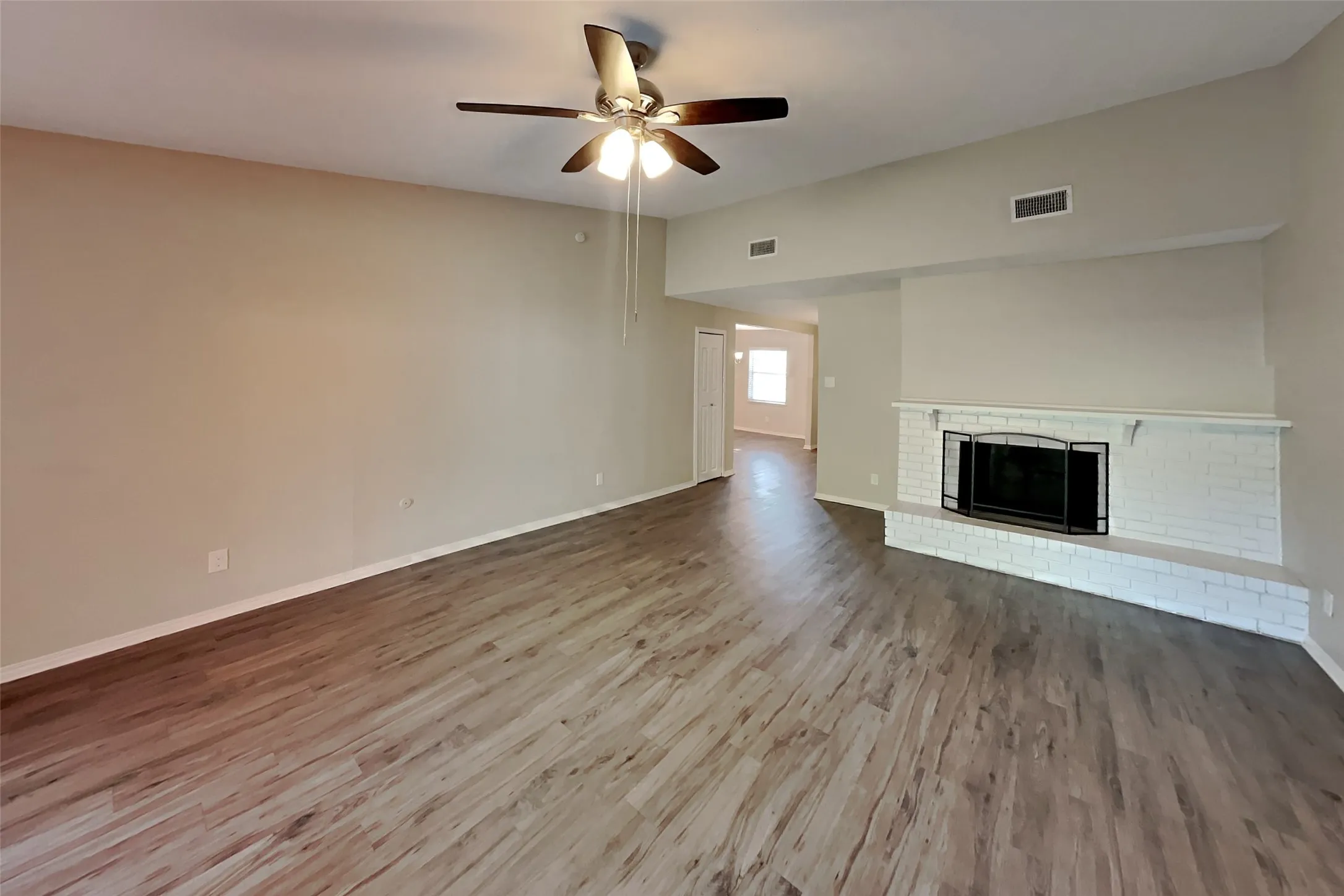 Single Family Residence For Rent in Collin County , 3905 Branch Hollow Drive, Plano, Texas 75023, 3 Bedroom, 2 Bathroom, 2 Garage spaces, 1,544 Sqft, built in 1974, mls#21395954, Real Estate Agent in Plano, Homes For Rent in Collin county, Homes For Rent in Plano, Realtor in Plano Texas, Real Estate Brokerage Independent Realty Texas, Luminita Cordes Realtor