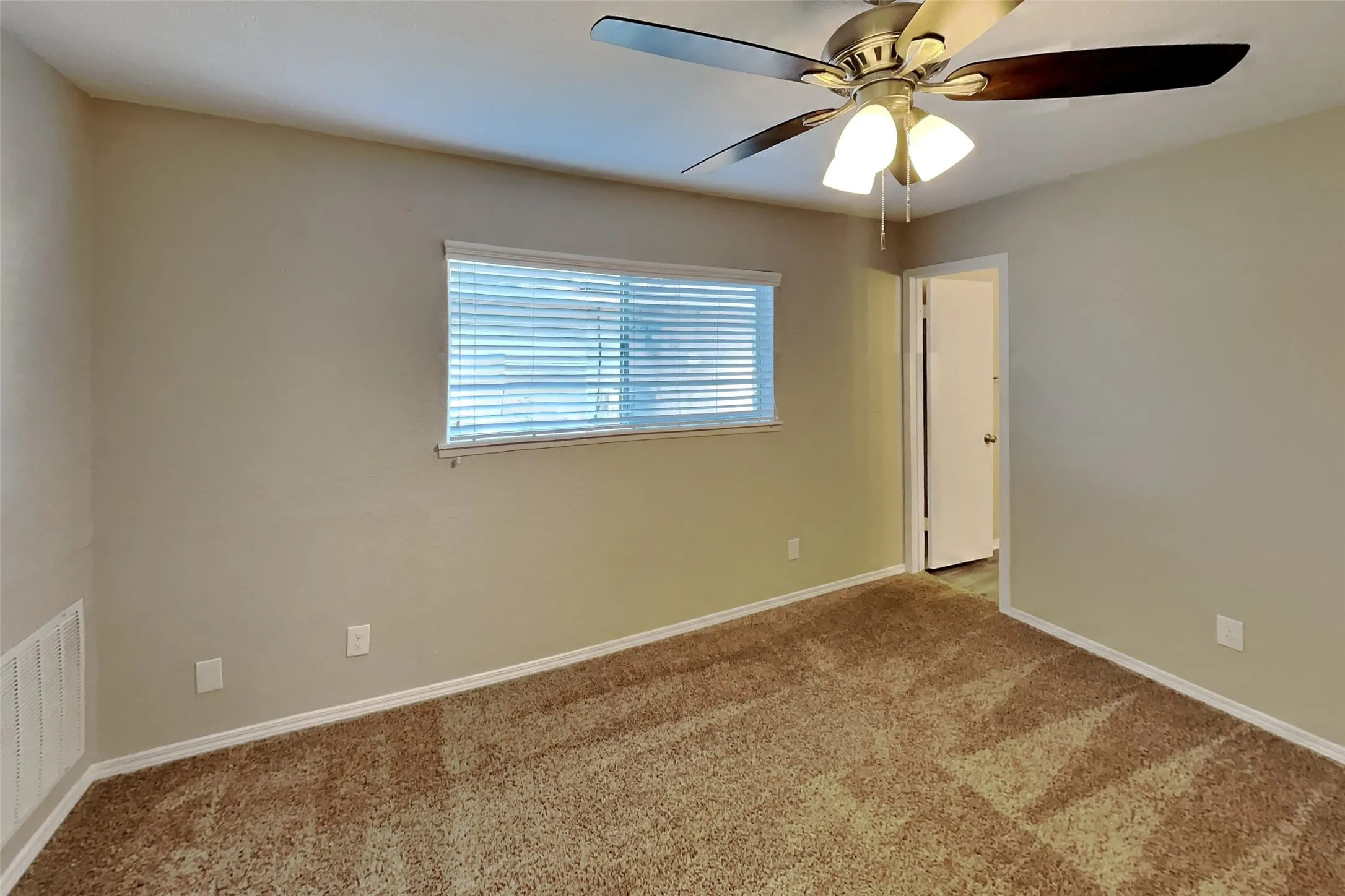 Single Family Residence For Rent in Collin County , 3905 Branch Hollow Drive, Plano, Texas 75023, 3 Bedroom, 2 Bathroom, 2 Garage spaces, 1,544 Sqft, built in 1974, mls#21395954, Real Estate Agent in Plano, Homes For Rent in Collin county, Homes For Rent in Plano, Realtor in Plano Texas, Real Estate Brokerage Independent Realty Texas, Luminita Cordes Realtor