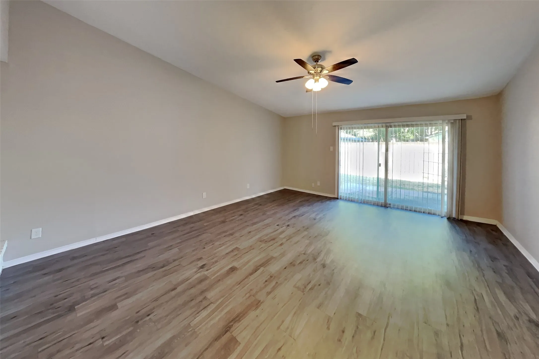 Single Family Residence For Rent in Collin County , 3905 Branch Hollow Drive, Plano, Texas 75023, 3 Bedroom, 2 Bathroom, 2 Garage spaces, 1,544 Sqft, built in 1974, mls#21395954, Real Estate Agent in Plano, Homes For Rent in Collin county, Homes For Rent in Plano, Realtor in Plano Texas, Real Estate Brokerage Independent Realty Texas, Luminita Cordes Realtor
