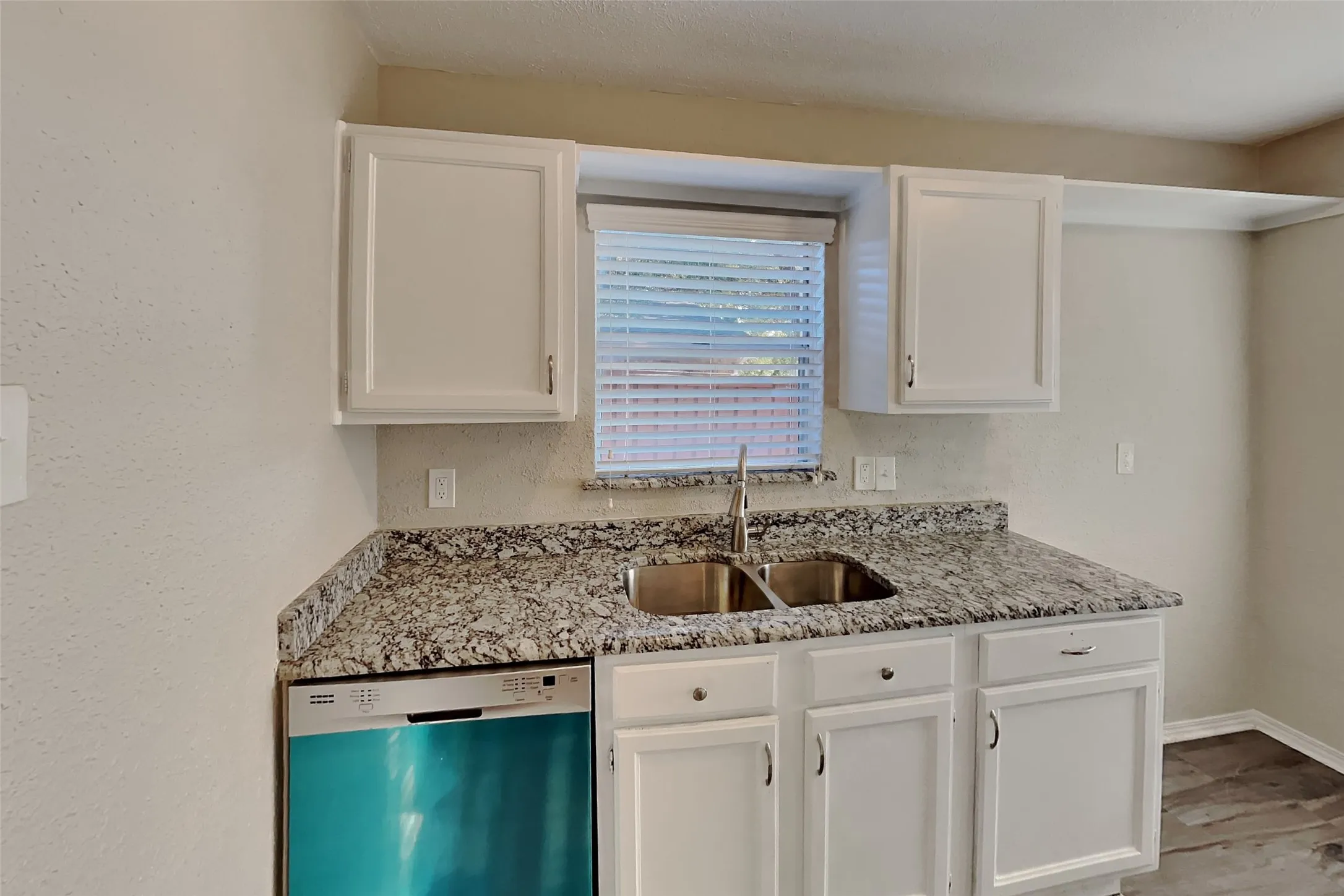 Single Family Residence For Rent in Collin County , 3905 Branch Hollow Drive, Plano, Texas 75023, 3 Bedroom, 2 Bathroom, 2 Garage spaces, 1,544 Sqft, built in 1974, mls#21395954, Real Estate Agent in Plano, Homes For Rent in Collin county, Homes For Rent in Plano, Realtor in Plano Texas, Real Estate Brokerage Independent Realty Texas, Luminita Cordes Realtor