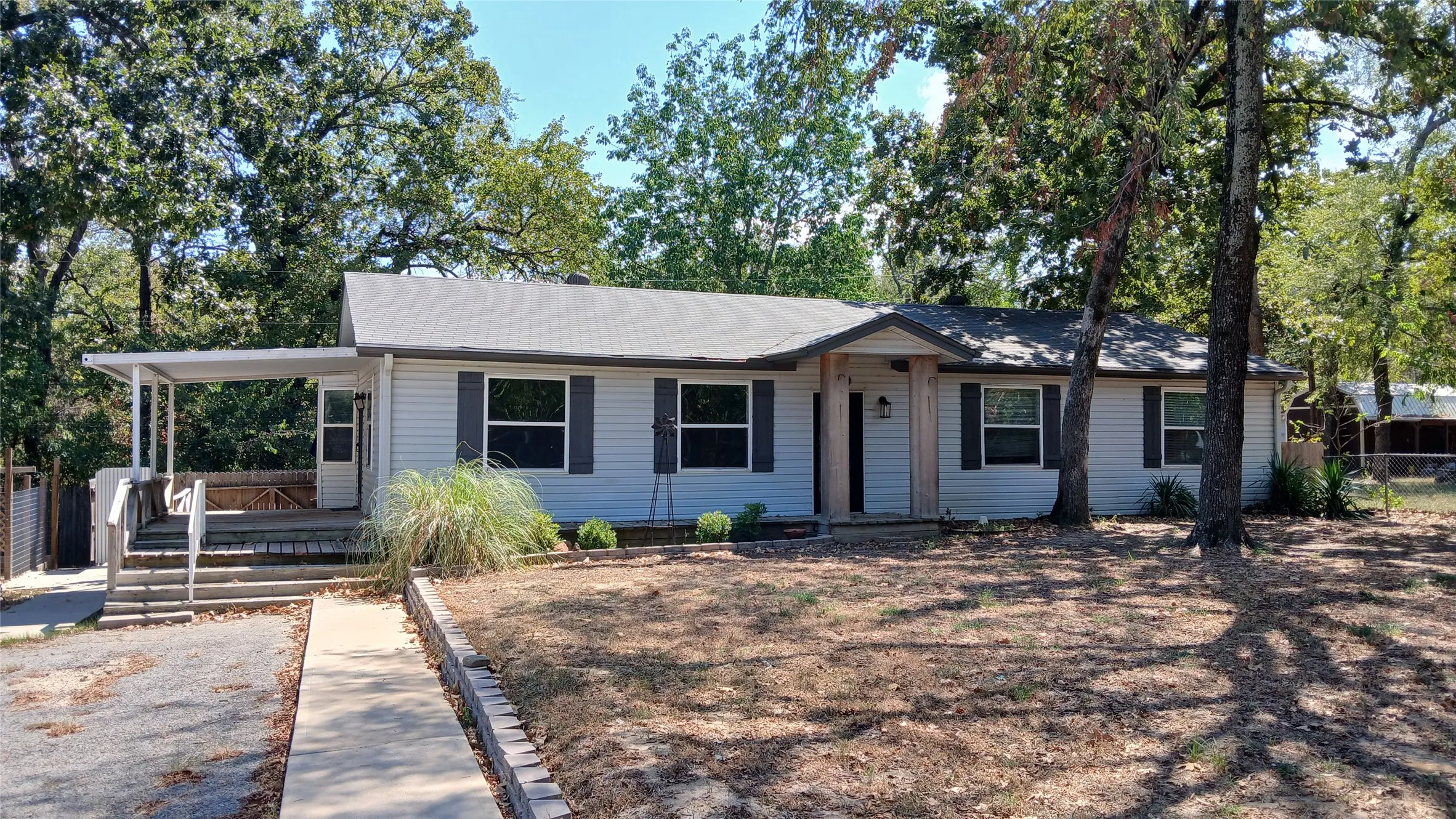 Single Family Residence For Rent in Henderson County , 630 CEDARCREST Drive, Tool, Texas 75143, 3 Bedroom, 2 Bathroom, 2 Garage spaces, 1,553 Sqft, built in 1986, mls#21395965, Real Estate Agent in Tool, Homes For Rent in Henderson county, Homes For Rent in Tool, Realtor in Tool Texas, Real Estate Brokerage Independent Realty Texas, Luminita Cordes Realtor
