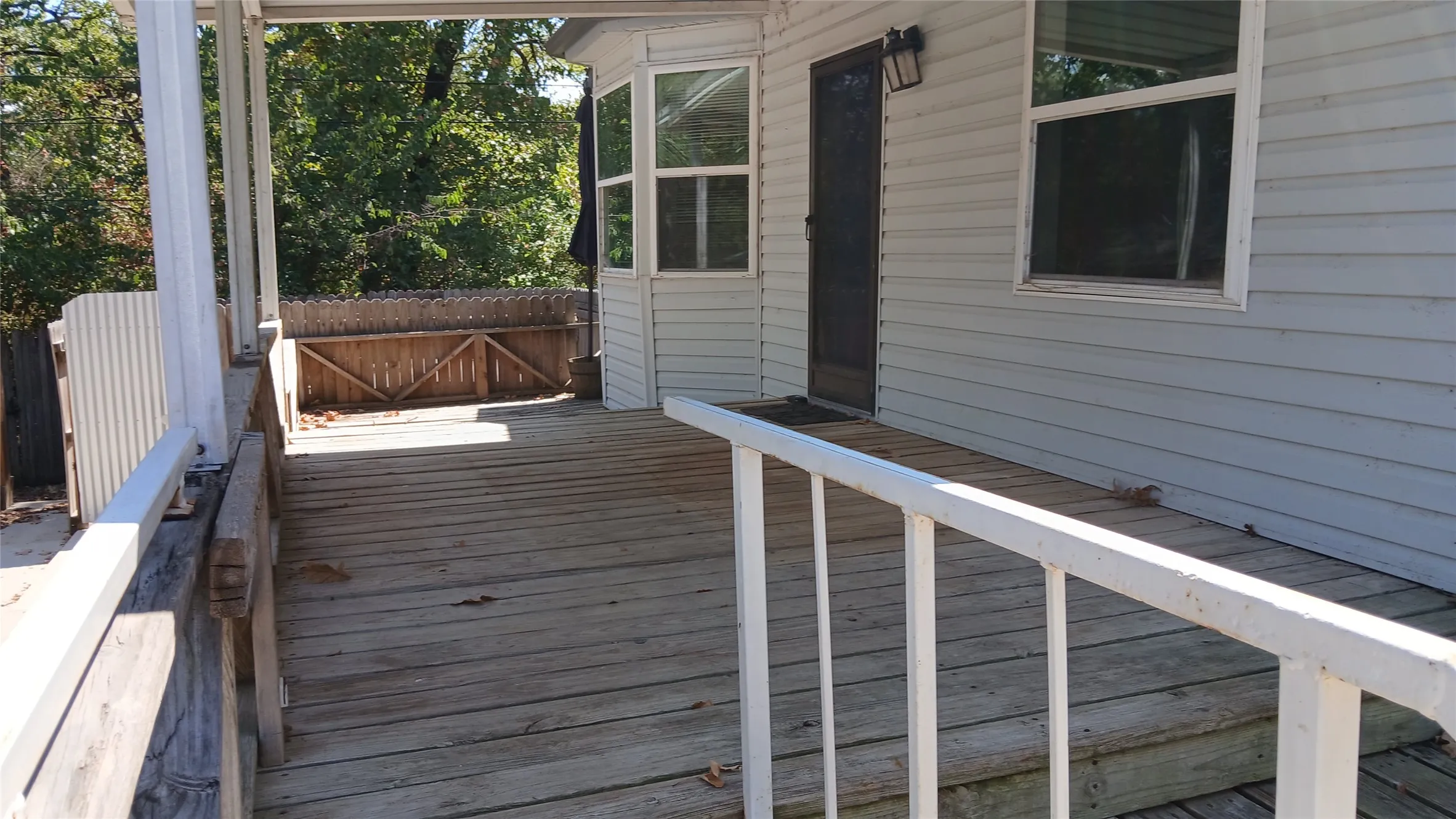 Single Family Residence For Rent in Henderson County , 630 CEDARCREST Drive, Tool, Texas 75143, 3 Bedroom, 2 Bathroom, 2 Garage spaces, 1,553 Sqft, built in 1986, mls#21395965, Real Estate Agent in Tool, Homes For Rent in Henderson county, Homes For Rent in Tool, Realtor in Tool Texas, Real Estate Brokerage Independent Realty Texas, Luminita Cordes Realtor