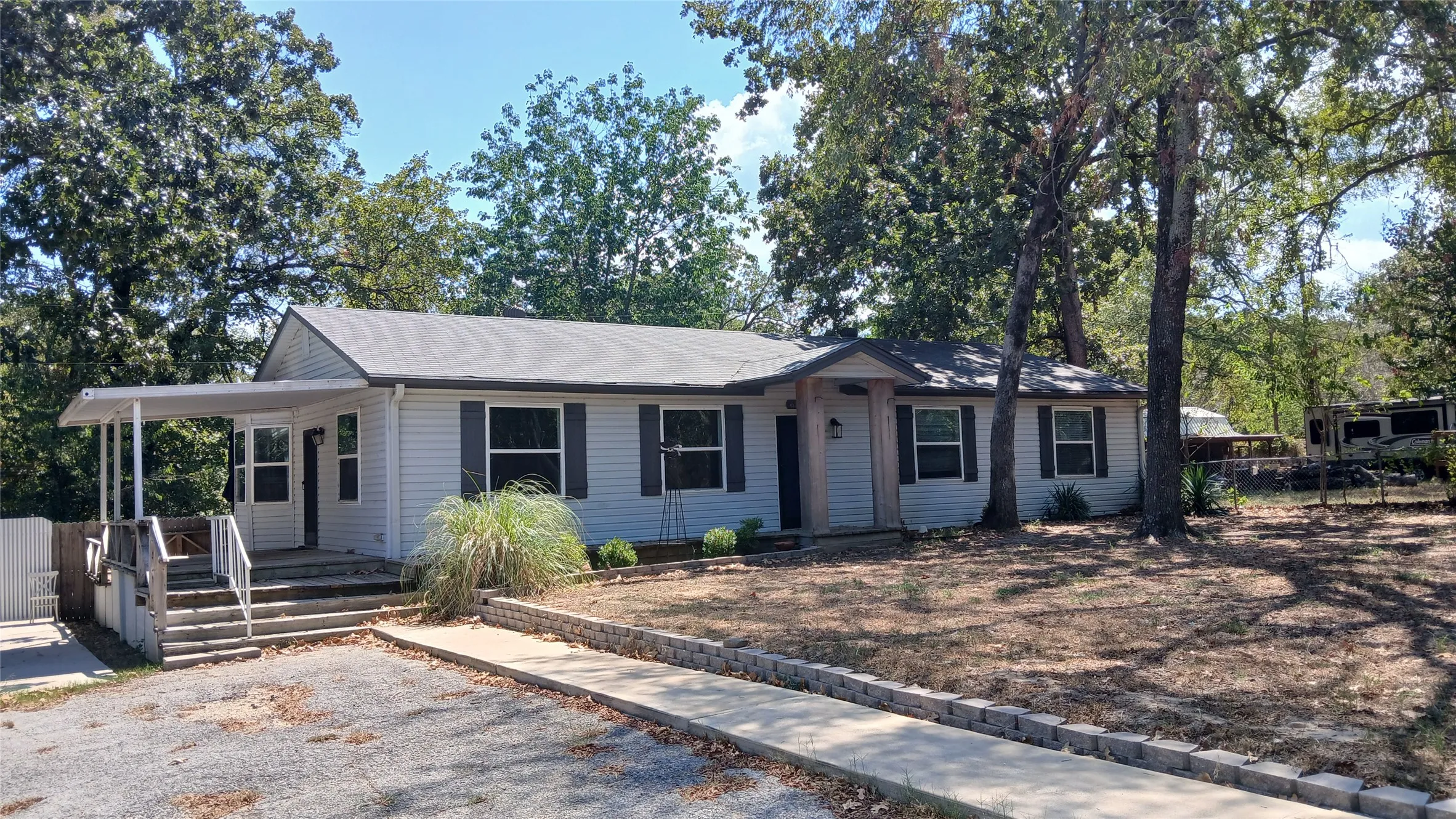 Single Family Residence For Rent in Henderson County , 630 CEDARCREST Drive, Tool, Texas 75143, 3 Bedroom, 2 Bathroom, 2 Garage spaces, 1,553 Sqft, built in 1986, mls#21395965, Real Estate Agent in Tool, Homes For Rent in Henderson county, Homes For Rent in Tool, Realtor in Tool Texas, Real Estate Brokerage Independent Realty Texas, Luminita Cordes Realtor