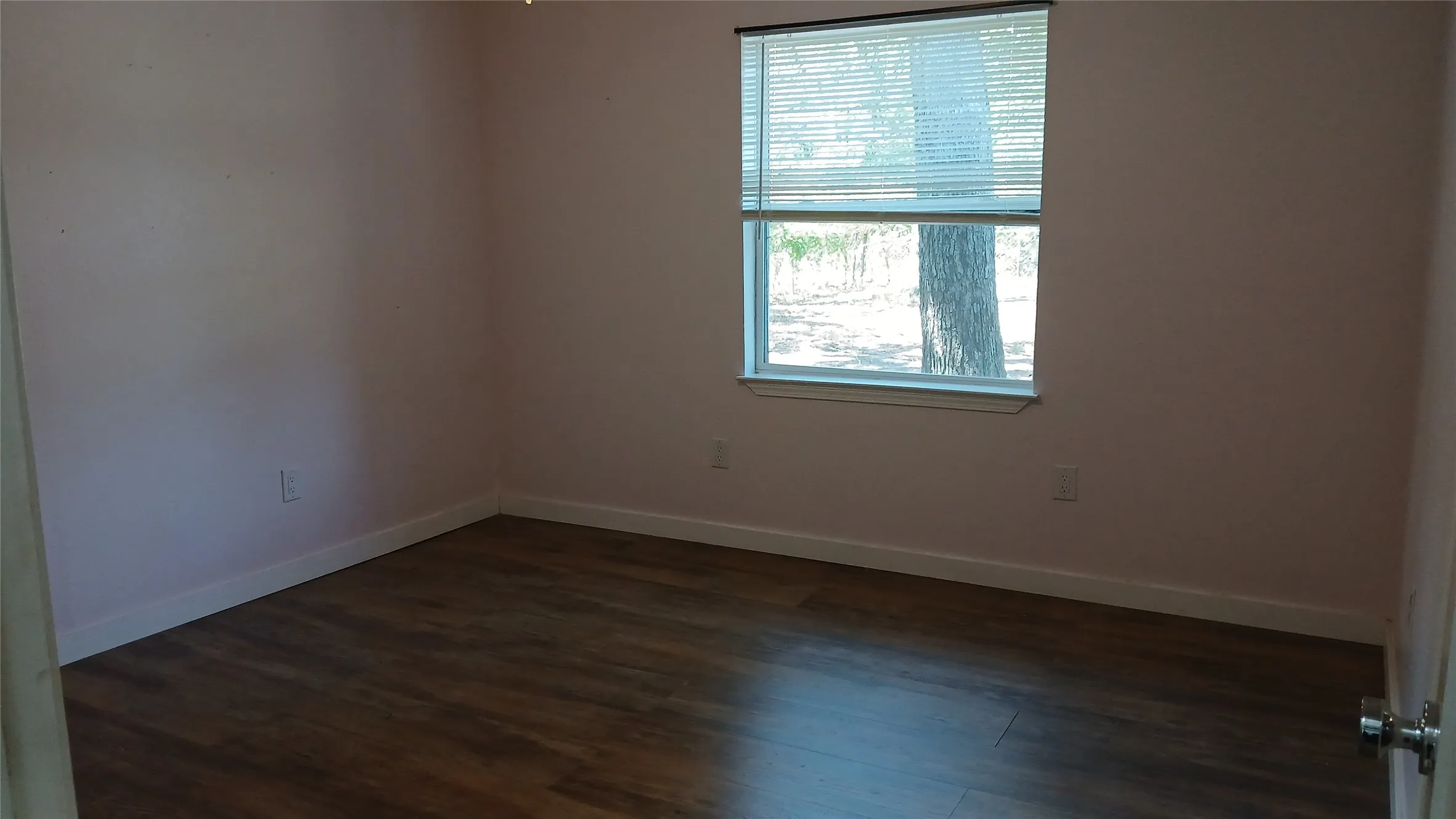 Single Family Residence For Rent in Henderson County , 630 CEDARCREST Drive, Tool, Texas 75143, 3 Bedroom, 2 Bathroom, 2 Garage spaces, 1,553 Sqft, built in 1986, mls#21395965, Real Estate Agent in Tool, Homes For Rent in Henderson county, Homes For Rent in Tool, Realtor in Tool Texas, Real Estate Brokerage Independent Realty Texas, Luminita Cordes Realtor