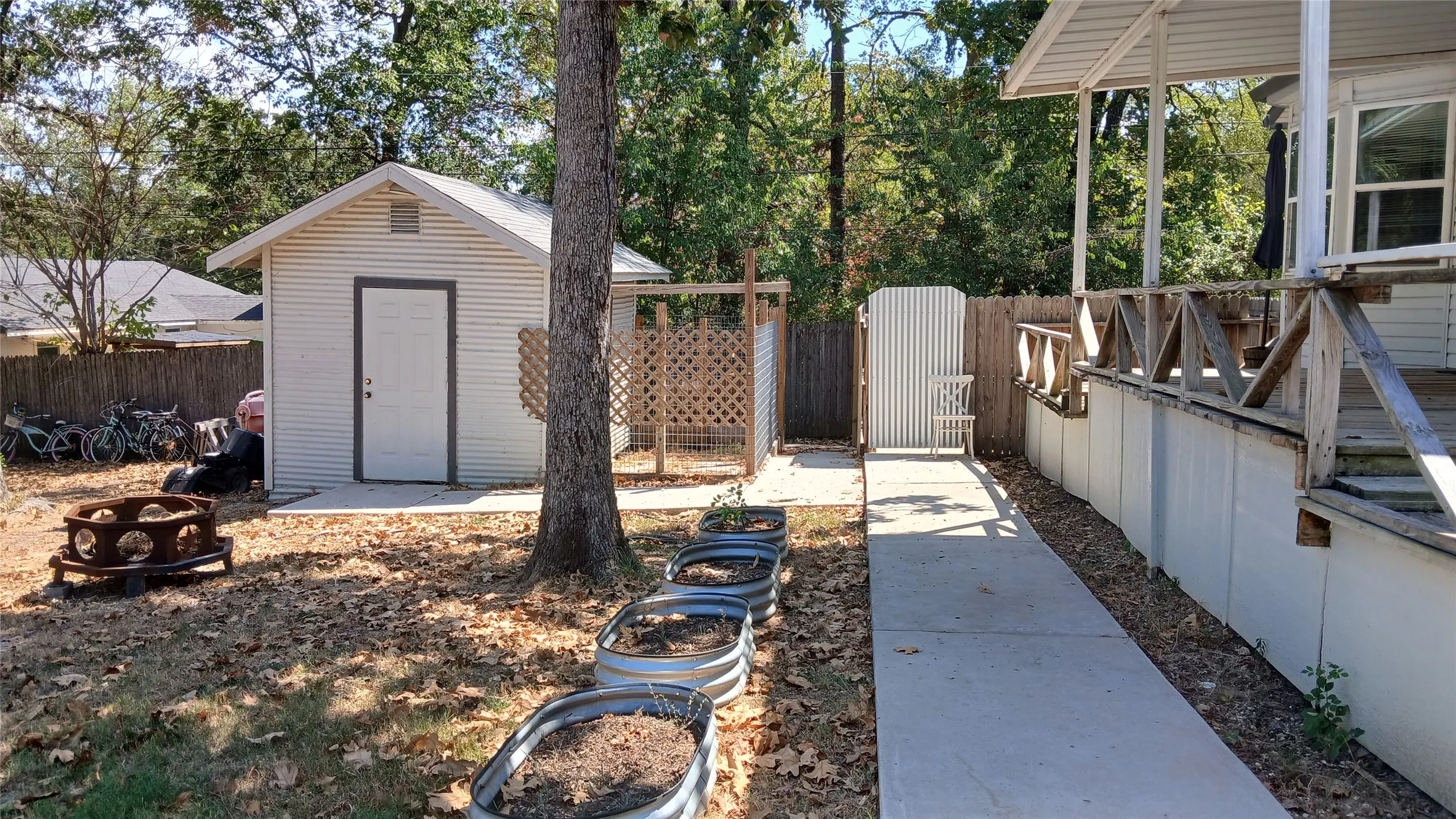 Single Family Residence For Rent in Henderson County , 630 CEDARCREST Drive, Tool, Texas 75143, 3 Bedroom, 2 Bathroom, 2 Garage spaces, 1,553 Sqft, built in 1986, mls#21395965, Real Estate Agent in Tool, Homes For Rent in Henderson county, Homes For Rent in Tool, Realtor in Tool Texas, Real Estate Brokerage Independent Realty Texas, Luminita Cordes Realtor