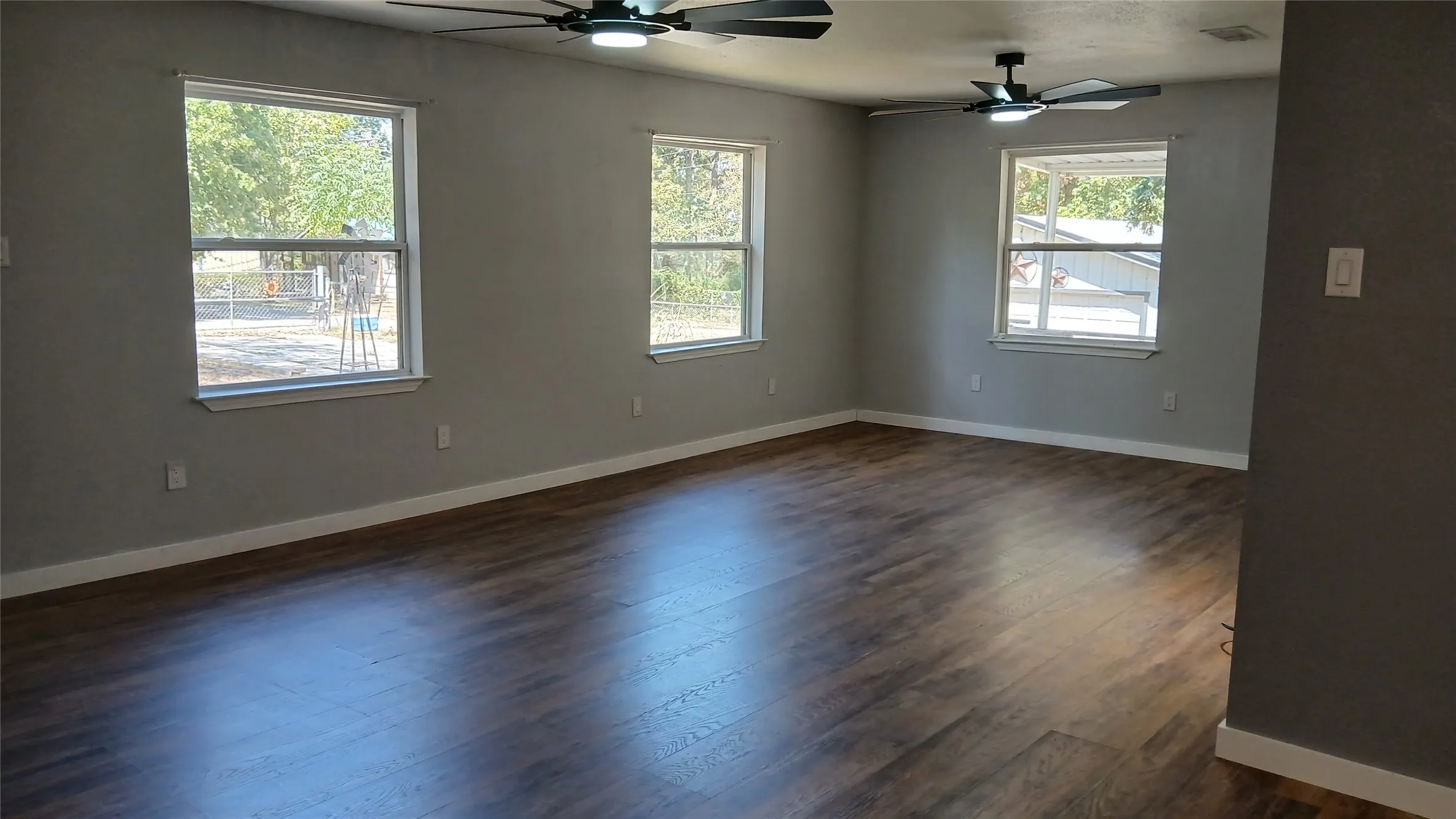 Single Family Residence For Rent in Henderson County , 630 CEDARCREST Drive, Tool, Texas 75143, 3 Bedroom, 2 Bathroom, 2 Garage spaces, 1,553 Sqft, built in 1986, mls#21395965, Real Estate Agent in Tool, Homes For Rent in Henderson county, Homes For Rent in Tool, Realtor in Tool Texas, Real Estate Brokerage Independent Realty Texas, Luminita Cordes Realtor