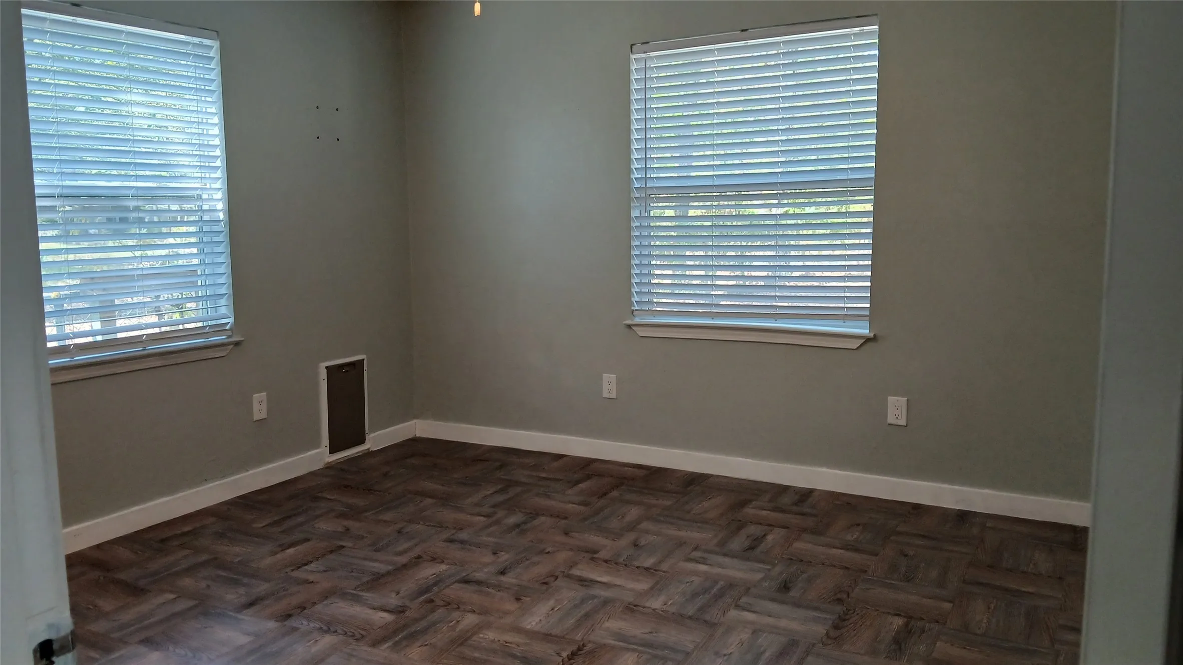 Single Family Residence For Rent in Henderson County , 630 CEDARCREST Drive, Tool, Texas 75143, 3 Bedroom, 2 Bathroom, 2 Garage spaces, 1,553 Sqft, built in 1986, mls#21395965, Real Estate Agent in Tool, Homes For Rent in Henderson county, Homes For Rent in Tool, Realtor in Tool Texas, Real Estate Brokerage Independent Realty Texas, Luminita Cordes Realtor