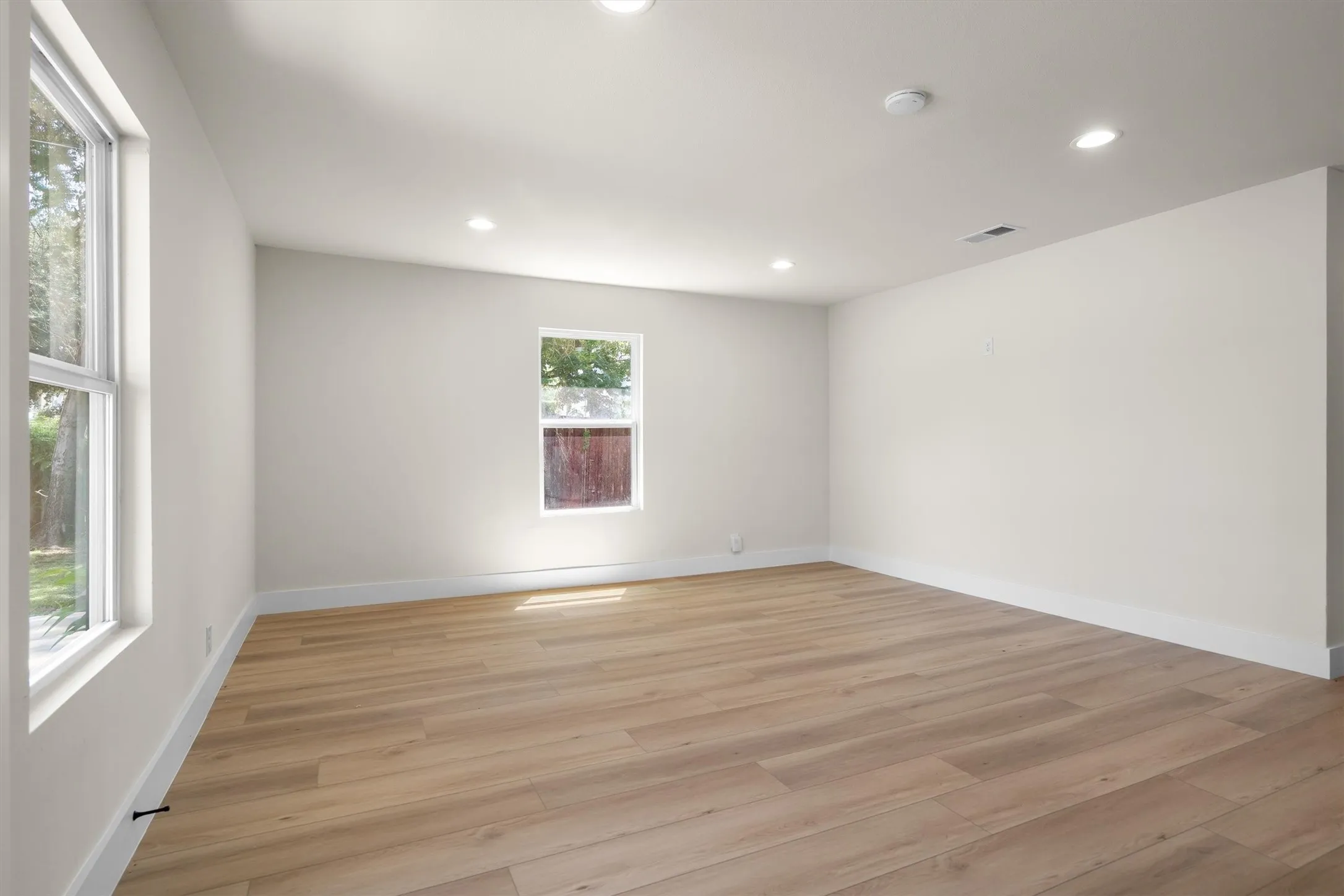 Single Family Residence For Rent in Denton County , 112 Inman Street, Denton, Texas 76205, 3 Bedroom, 2 Bathroom, Garage spaces, 1,520 Sqft, built in 1950, mls#21395628, Real Estate Agent in Denton, Homes For Rent in Denton county, Homes For Rent in Denton, Realtor in Denton Texas, Real Estate Brokerage Independent Realty Texas, Luminita Cordes Realtor