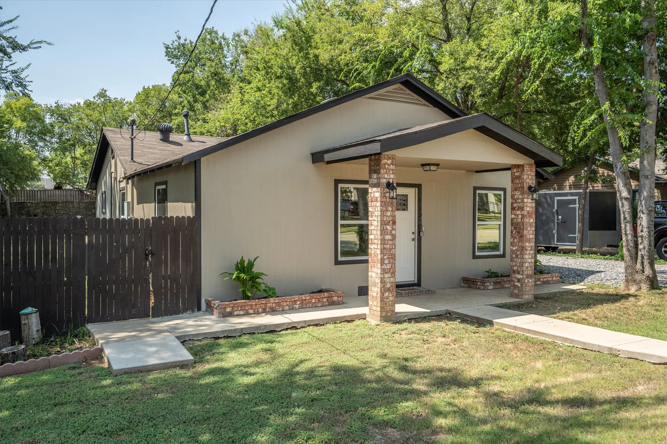 Single Family Residence For Rent in Denton County , 112 Inman Street, Denton, Texas 76205, 3 Bedroom, 2 Bathroom, Garage spaces, 1,520 Sqft, built in 1950, mls#21395628, Real Estate Agent in Denton, Homes For Rent in Denton county, Homes For Rent in Denton, Realtor in Denton Texas, Real Estate Brokerage Independent Realty Texas, Luminita Cordes Realtor