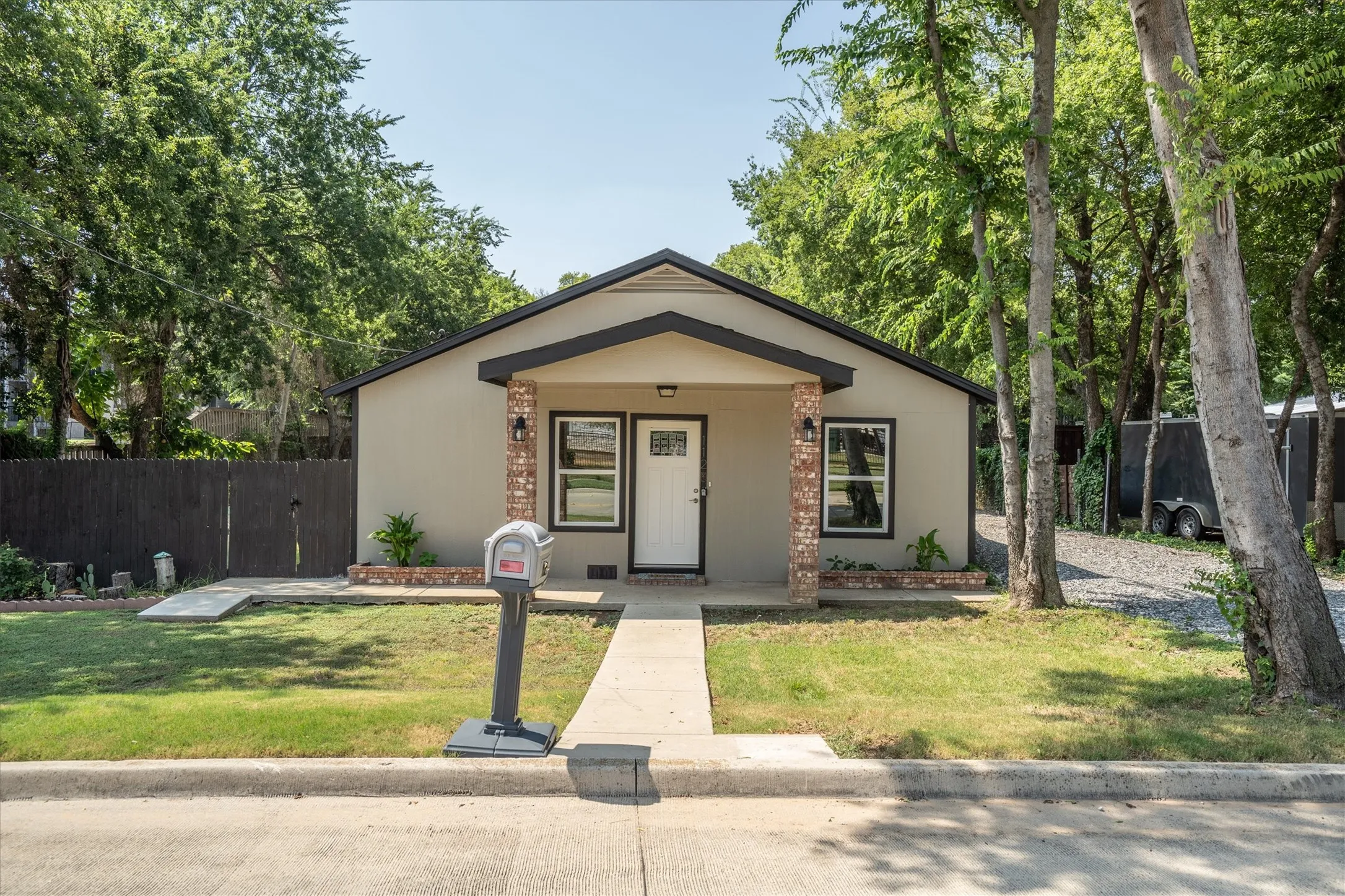 Single Family Residence For Rent in Denton County , 112 Inman Street, Denton, Texas 76205, 3 Bedroom, 2 Bathroom, Garage spaces, 1,520 Sqft, built in 1950, mls#21395628, Real Estate Agent in Denton, Homes For Rent in Denton county, Homes For Rent in Denton, Realtor in Denton Texas, Real Estate Brokerage Independent Realty Texas, Luminita Cordes Realtor