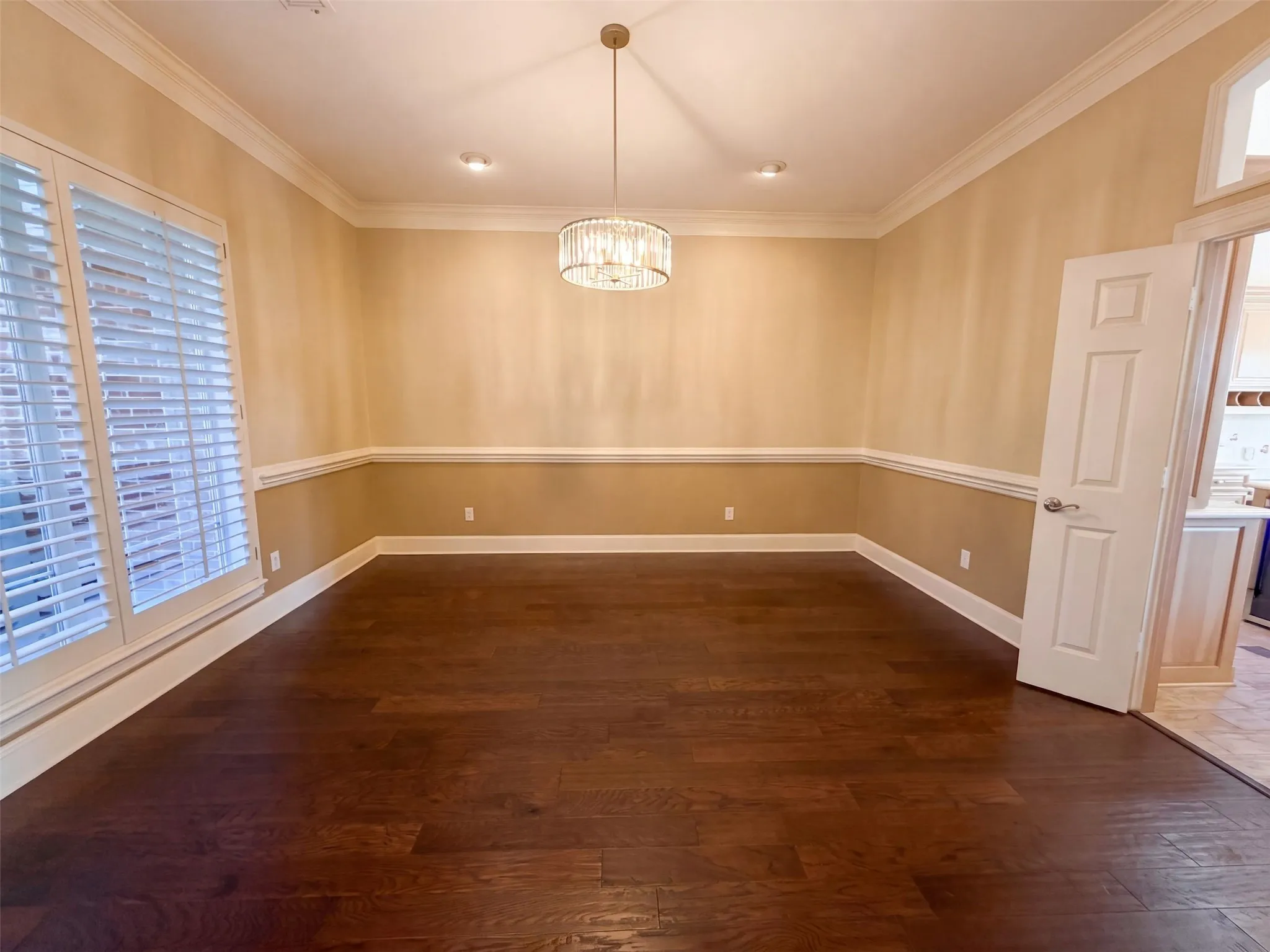 Single Family Residence For Sale in Ellis County , 619 Edgewood Lane, Ovilla, Texas 75154, 5 Bedroom, 4 Bathroom, 3 Garage spaces, 4,225 Sqft, built in 1997, mls#21395966, Real Estate Agent in Ovilla, Homes For Sale in Ellis county, Homes For Sale in Ovilla, Realtor in Ovilla Texas, Real Estate Brokerage Independent Realty Texas, Luminita Cordes Realtor