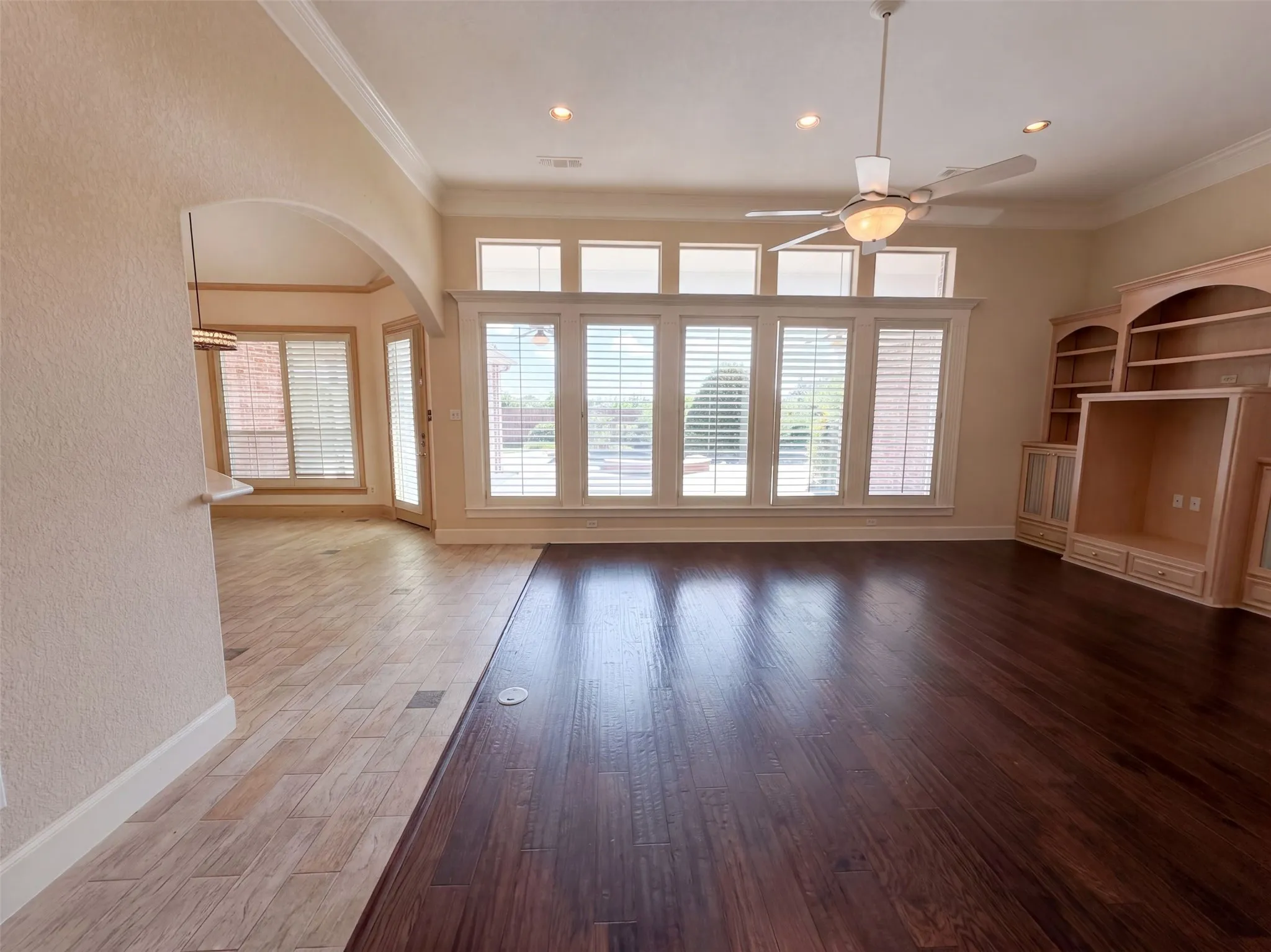 Single Family Residence For Sale in Ellis County , 619 Edgewood Lane, Ovilla, Texas 75154, 5 Bedroom, 4 Bathroom, 3 Garage spaces, 4,225 Sqft, built in 1997, mls#21395966, Real Estate Agent in Ovilla, Homes For Sale in Ellis county, Homes For Sale in Ovilla, Realtor in Ovilla Texas, Real Estate Brokerage Independent Realty Texas, Luminita Cordes Realtor
