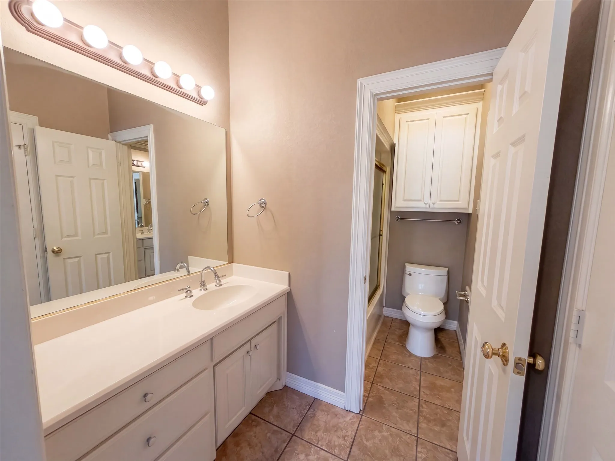 Single Family Residence For Sale in Ellis County , 619 Edgewood Lane, Ovilla, Texas 75154, 5 Bedroom, 4 Bathroom, 3 Garage spaces, 4,225 Sqft, built in 1997, mls#21395966, Real Estate Agent in Ovilla, Homes For Sale in Ellis county, Homes For Sale in Ovilla, Realtor in Ovilla Texas, Real Estate Brokerage Independent Realty Texas, Luminita Cordes Realtor