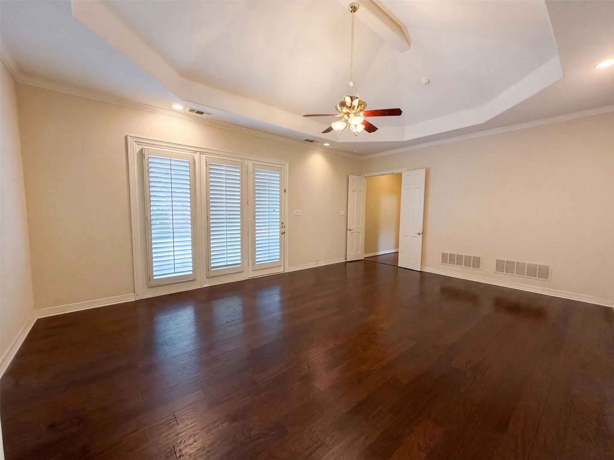 Single Family Residence For Sale in Ellis County , 619 Edgewood Lane, Ovilla, Texas 75154, 5 Bedroom, 4 Bathroom, 3 Garage spaces, 4,225 Sqft, built in 1997, mls#21395966, Real Estate Agent in Ovilla, Homes For Sale in Ellis county, Homes For Sale in Ovilla, Realtor in Ovilla Texas, Real Estate Brokerage Independent Realty Texas, Luminita Cordes Realtor