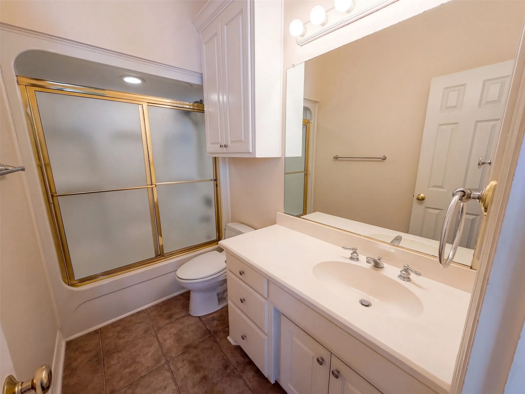 Single Family Residence For Sale in Ellis County , 619 Edgewood Lane, Ovilla, Texas 75154, 5 Bedroom, 4 Bathroom, 3 Garage spaces, 4,225 Sqft, built in 1997, mls#21395966, Real Estate Agent in Ovilla, Homes For Sale in Ellis county, Homes For Sale in Ovilla, Realtor in Ovilla Texas, Real Estate Brokerage Independent Realty Texas, Luminita Cordes Realtor