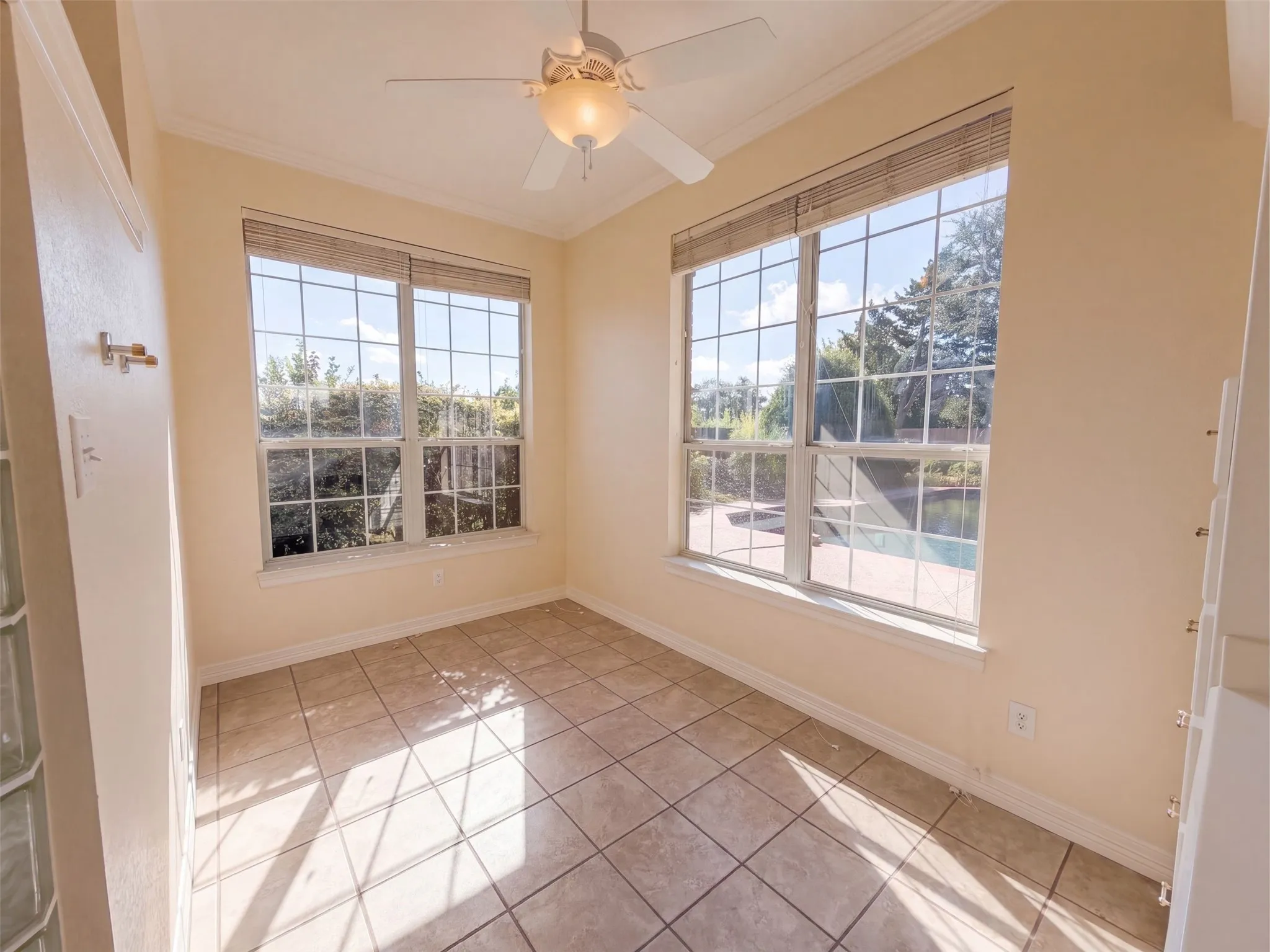 Single Family Residence For Sale in Ellis County , 619 Edgewood Lane, Ovilla, Texas 75154, 5 Bedroom, 4 Bathroom, 3 Garage spaces, 4,225 Sqft, built in 1997, mls#21395966, Real Estate Agent in Ovilla, Homes For Sale in Ellis county, Homes For Sale in Ovilla, Realtor in Ovilla Texas, Real Estate Brokerage Independent Realty Texas, Luminita Cordes Realtor