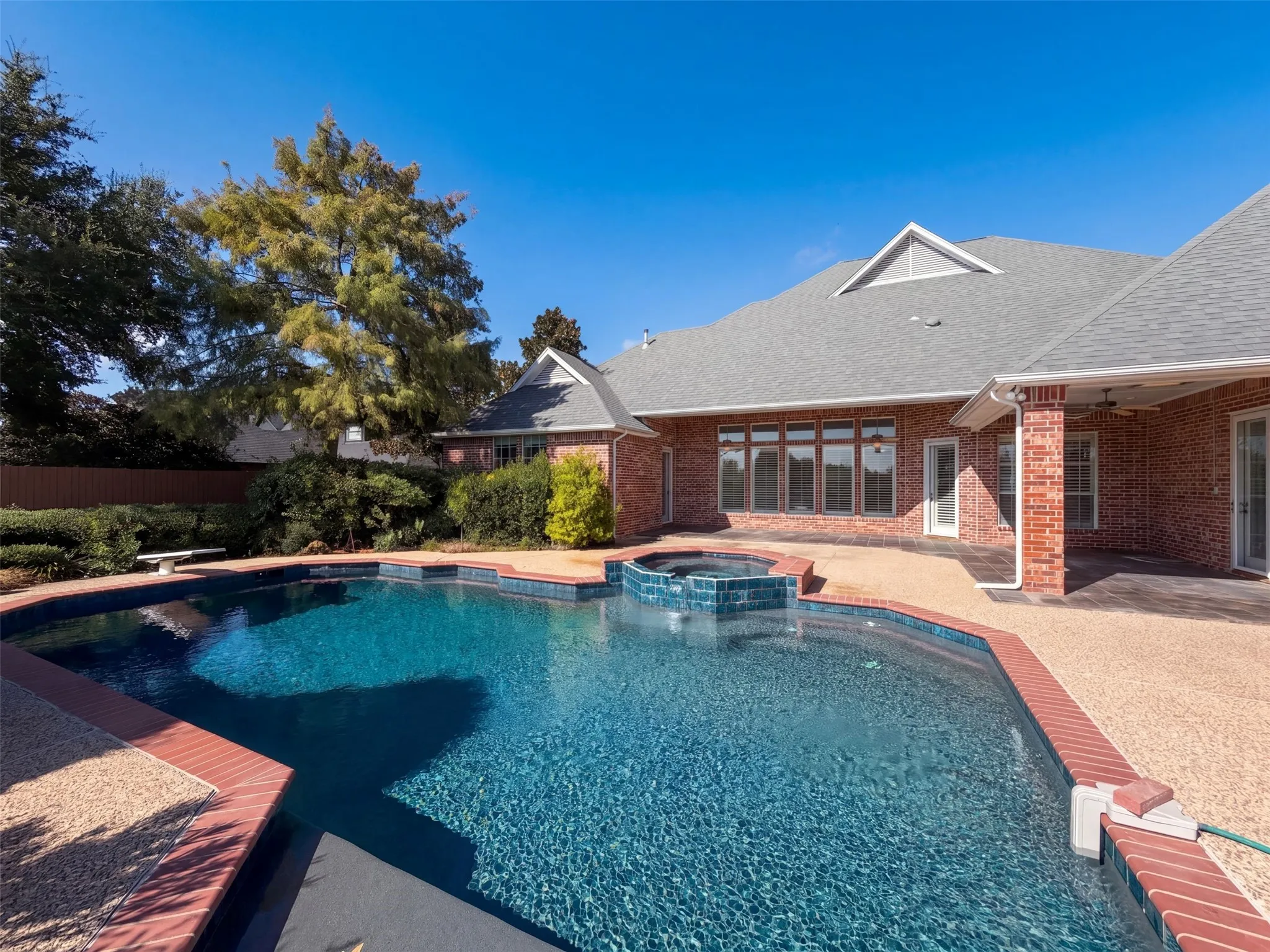 Single Family Residence For Sale in Ellis County , 619 Edgewood Lane, Ovilla, Texas 75154, 5 Bedroom, 4 Bathroom, 3 Garage spaces, 4,225 Sqft, built in 1997, mls#21395966, Real Estate Agent in Ovilla, Homes For Sale in Ellis county, Homes For Sale in Ovilla, Realtor in Ovilla Texas, Real Estate Brokerage Independent Realty Texas, Luminita Cordes Realtor