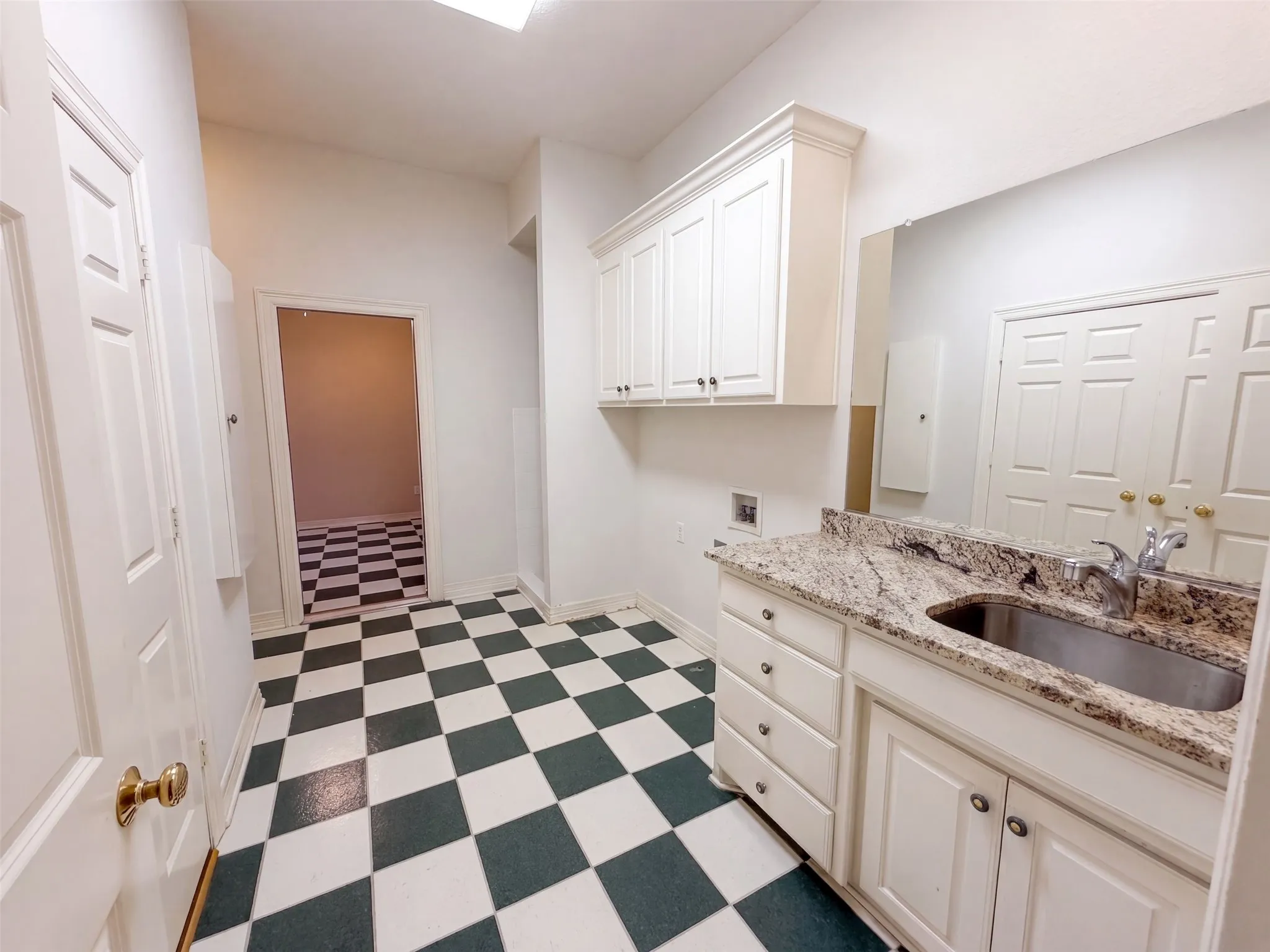 Single Family Residence For Sale in Ellis County , 619 Edgewood Lane, Ovilla, Texas 75154, 5 Bedroom, 4 Bathroom, 3 Garage spaces, 4,225 Sqft, built in 1997, mls#21395966, Real Estate Agent in Ovilla, Homes For Sale in Ellis county, Homes For Sale in Ovilla, Realtor in Ovilla Texas, Real Estate Brokerage Independent Realty Texas, Luminita Cordes Realtor