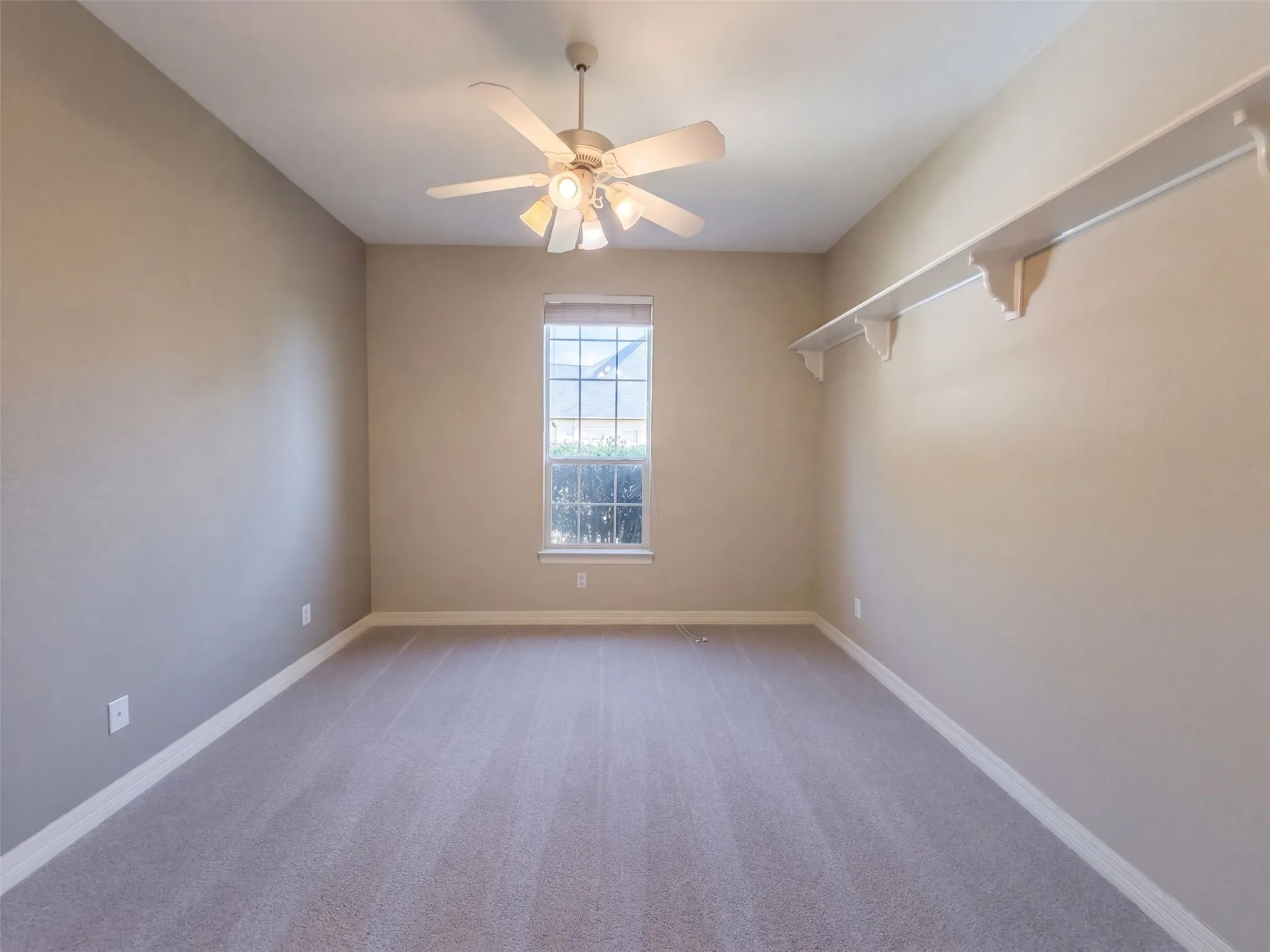 Single Family Residence For Sale in Ellis County , 619 Edgewood Lane, Ovilla, Texas 75154, 5 Bedroom, 4 Bathroom, 3 Garage spaces, 4,225 Sqft, built in 1997, mls#21395966, Real Estate Agent in Ovilla, Homes For Sale in Ellis county, Homes For Sale in Ovilla, Realtor in Ovilla Texas, Real Estate Brokerage Independent Realty Texas, Luminita Cordes Realtor