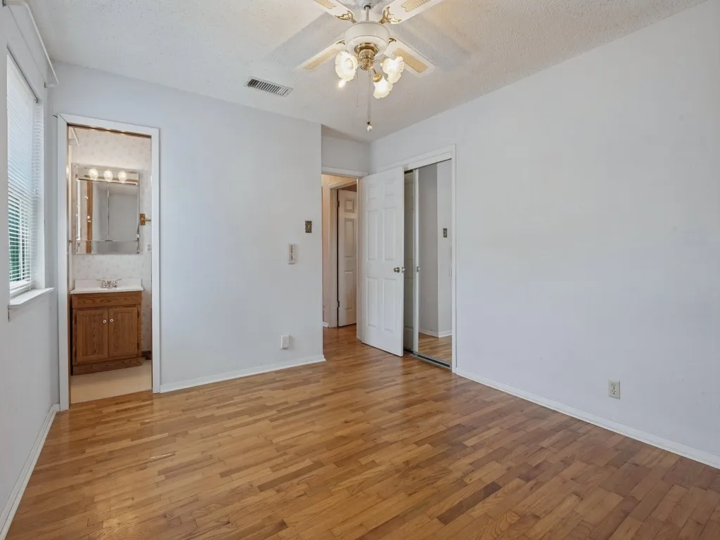 Single Family Residence For Sale in Tarrant County , 5020 Susan Lee Lane, North Richland Hills, Texas 76180, 3 Bedroom, 2 Bathroom, 2 Garage spaces, 1,449 Sqft, built in 1958, mls#21391906, Real Estate Agent in North Richland Hills, Homes For Sale in Tarrant county, Homes For Sale in North Richland Hills, Realtor in North Richland Hills Texas, Real Estate Brokerage Independent Realty Texas, Luminita Cordes Realtor