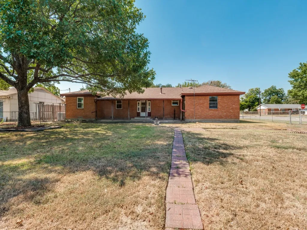 Single Family Residence For Sale in Tarrant County , 5020 Susan Lee Lane, North Richland Hills, Texas 76180, 3 Bedroom, 2 Bathroom, 2 Garage spaces, 1,449 Sqft, built in 1958, mls#21391906, Real Estate Agent in North Richland Hills, Homes For Sale in Tarrant county, Homes For Sale in North Richland Hills, Realtor in North Richland Hills Texas, Real Estate Brokerage Independent Realty Texas, Luminita Cordes Realtor