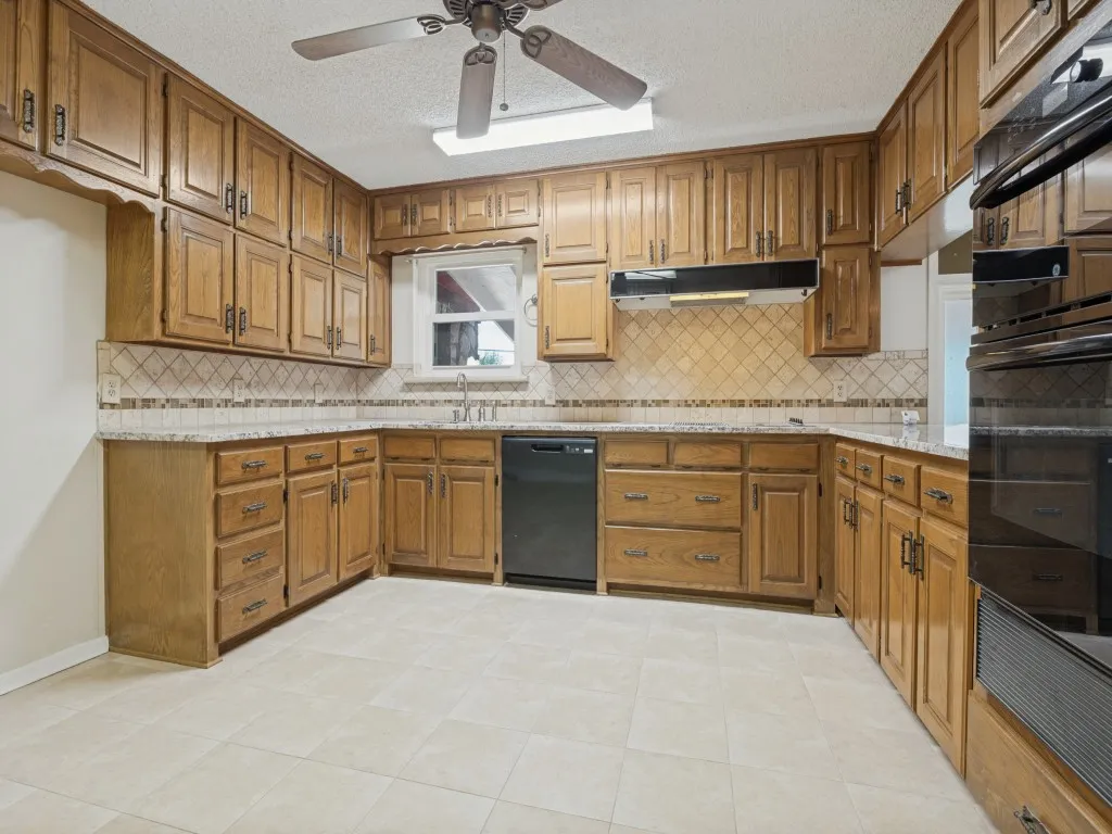 Single Family Residence For Sale in Tarrant County , 5020 Susan Lee Lane, North Richland Hills, Texas 76180, 3 Bedroom, 2 Bathroom, 2 Garage spaces, 1,449 Sqft, built in 1958, mls#21391906, Real Estate Agent in North Richland Hills, Homes For Sale in Tarrant county, Homes For Sale in North Richland Hills, Realtor in North Richland Hills Texas, Real Estate Brokerage Independent Realty Texas, Luminita Cordes Realtor
